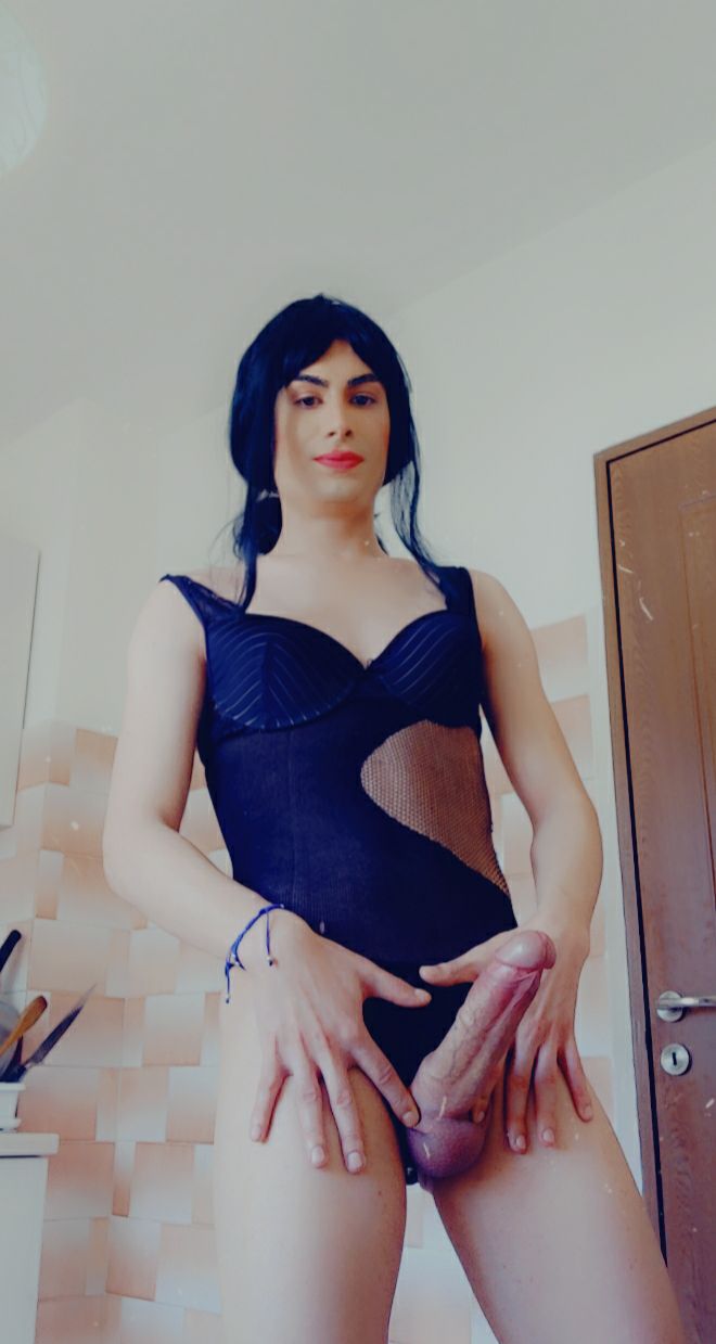 Bucuresti - Escorta Sexy - Eva travestita activa dotata XXL