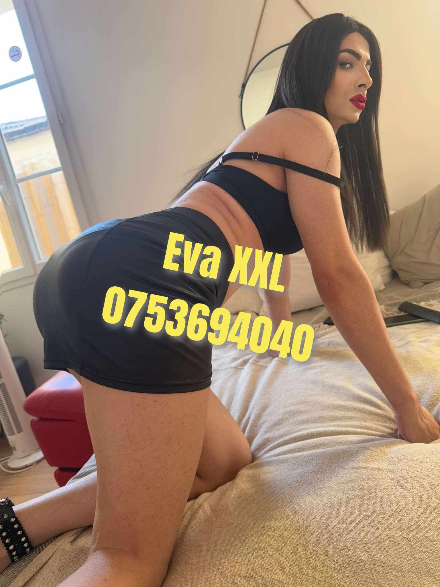 Bucuresti - Escorta Sexy - Eva travestita activa dotata XXL bisexuala accept si cupluri ofer si SHOW