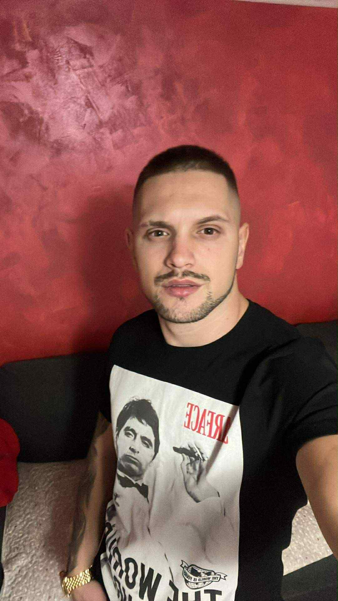 Bucuresti - Escorta Sexy - Escorta senzuala iti pot oferi companie, masaj de relaxare, intr-o ambianta placuta, clipe linistite la domiciliul meu sau al tau.  Astept domni seriosi si manierati.  Detalii la telefon