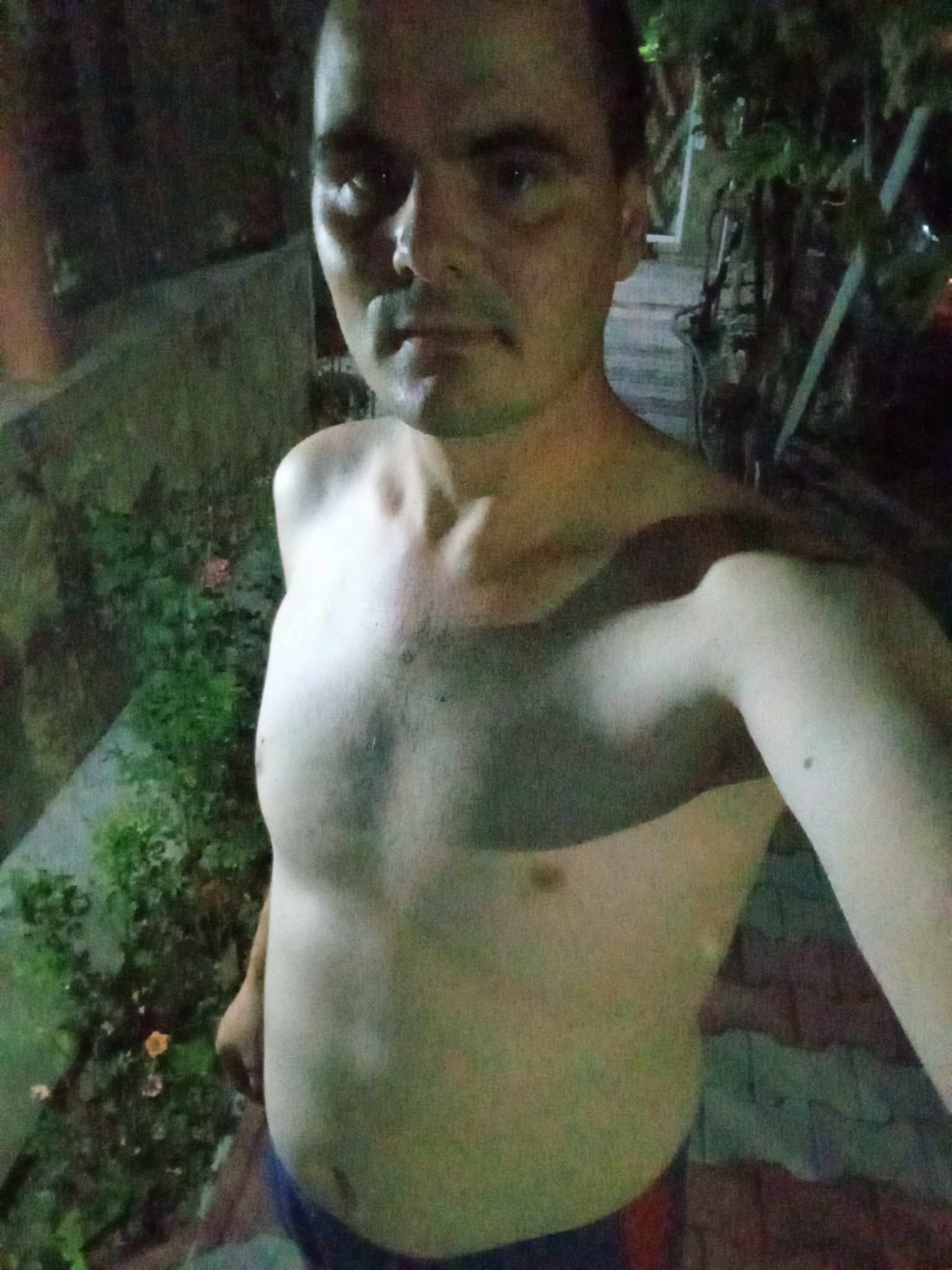 Galați - Escorta Sexy - Eu sunt Marian din Tudor Vladimirescu jude?ul Gala?i sunt doar activ ?i îmi place s? o dau la supt foarte mult cu tot cu sperm? ?i când este culcat? eu locuiesc cu p?rin?ii mei ?i nu am loc cine vrea s? o facem a?tept mesaje pe WhatsApp sau la telefon