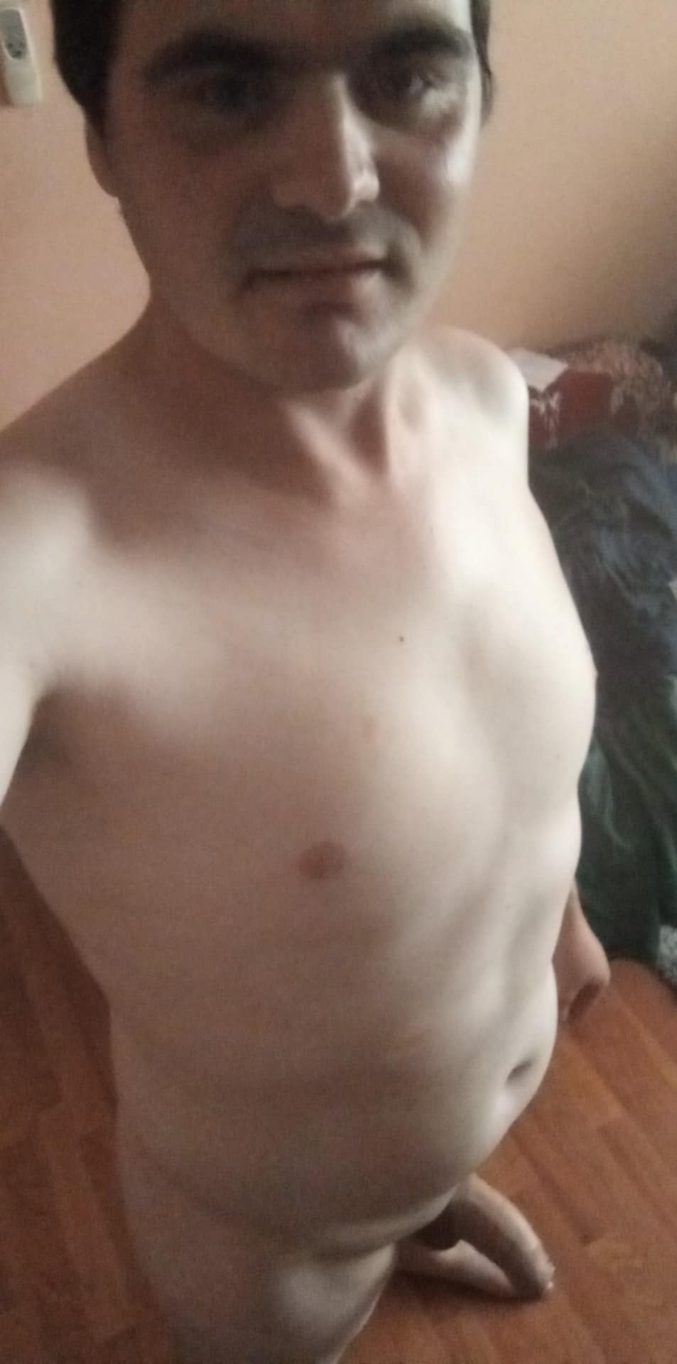 Galați - Escorta Sexy - Eu sunt Marian din Tudor Vladimirescu jude?ul Gala?i sunt doar activ sunt în c?utarea unui pasiv care s? îmi fac? toate pl?cerile doresc s? cunosc persoane serioase cine vrea s? o facem cu adev?rat a?tept mesaj pe WhatsApp sau la telefon