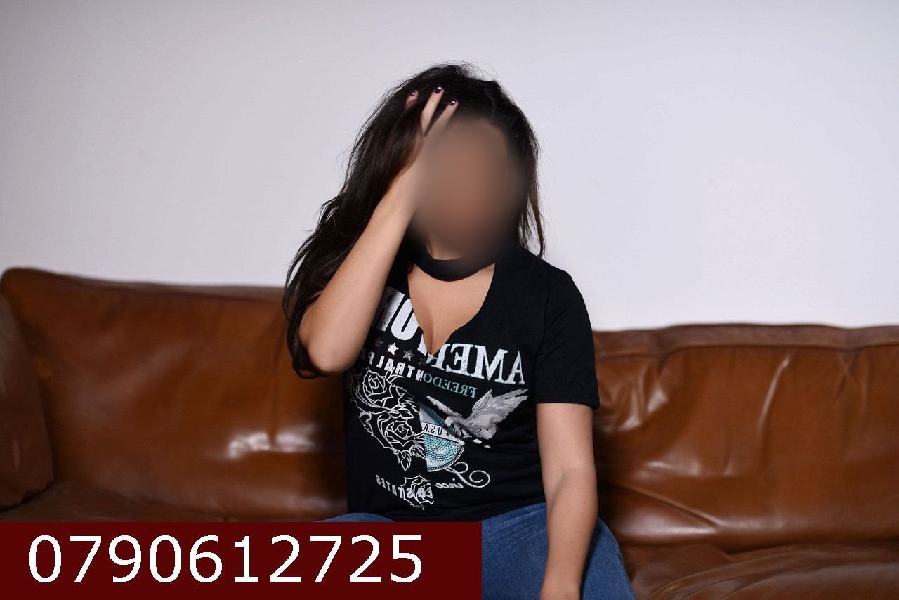 Escorta Sex - Escorta bruneta reala, draguta si cu bun simt ofer companie, masaj terapeutic si masaj corporal de intretinere.  Prosoape curate, igiena.  Pt.  detalii in plus suna-ma.  Detalii la telefon.  - Telefon: 0790612725 