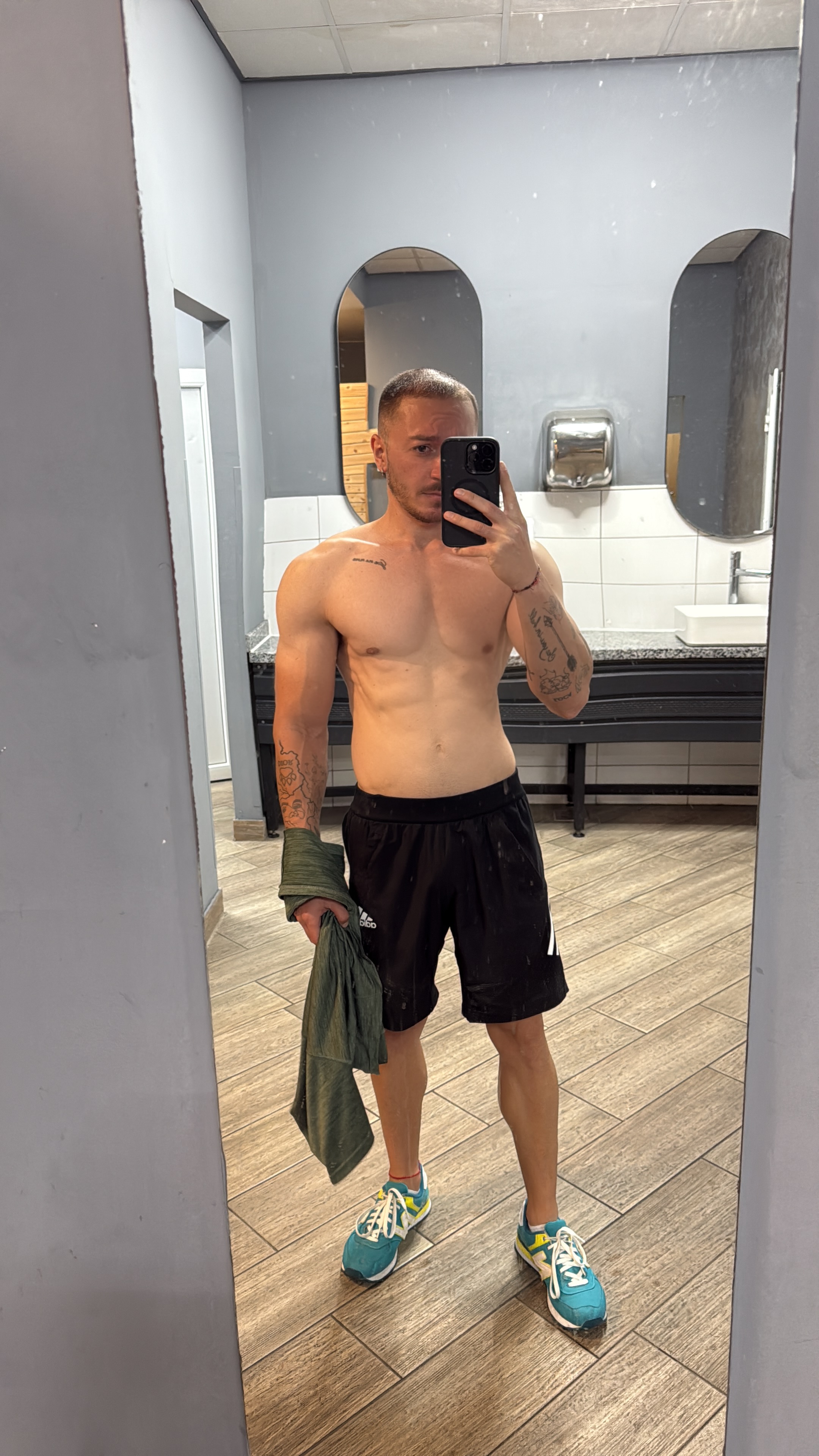 Brasov - Escorta Sexy - Salut!
Sunt Luca, am 27 de ani, sunt un b?iat activ, am loc în centru civic în Bra?ov.  
Sunt un tip îngrijit, curat, ofer discre?ie maxim?, fac ?i masaje de relaxare, aten?ie la detalii, ?i totul f?r? grab?.  

Cer maxima igiena ?i seriozitate.  
Sunt deschis la orice cerin?? pe care o po?i avea, po?i s?-mi scri pe Whatsapp orice fantezie ?i o s? discut?m despre asta.  

A?tept mesajul t?u DOAR pe whatsapp pentru a discuta mai multe detalii, trimit ?i poze pe whatsapp. 