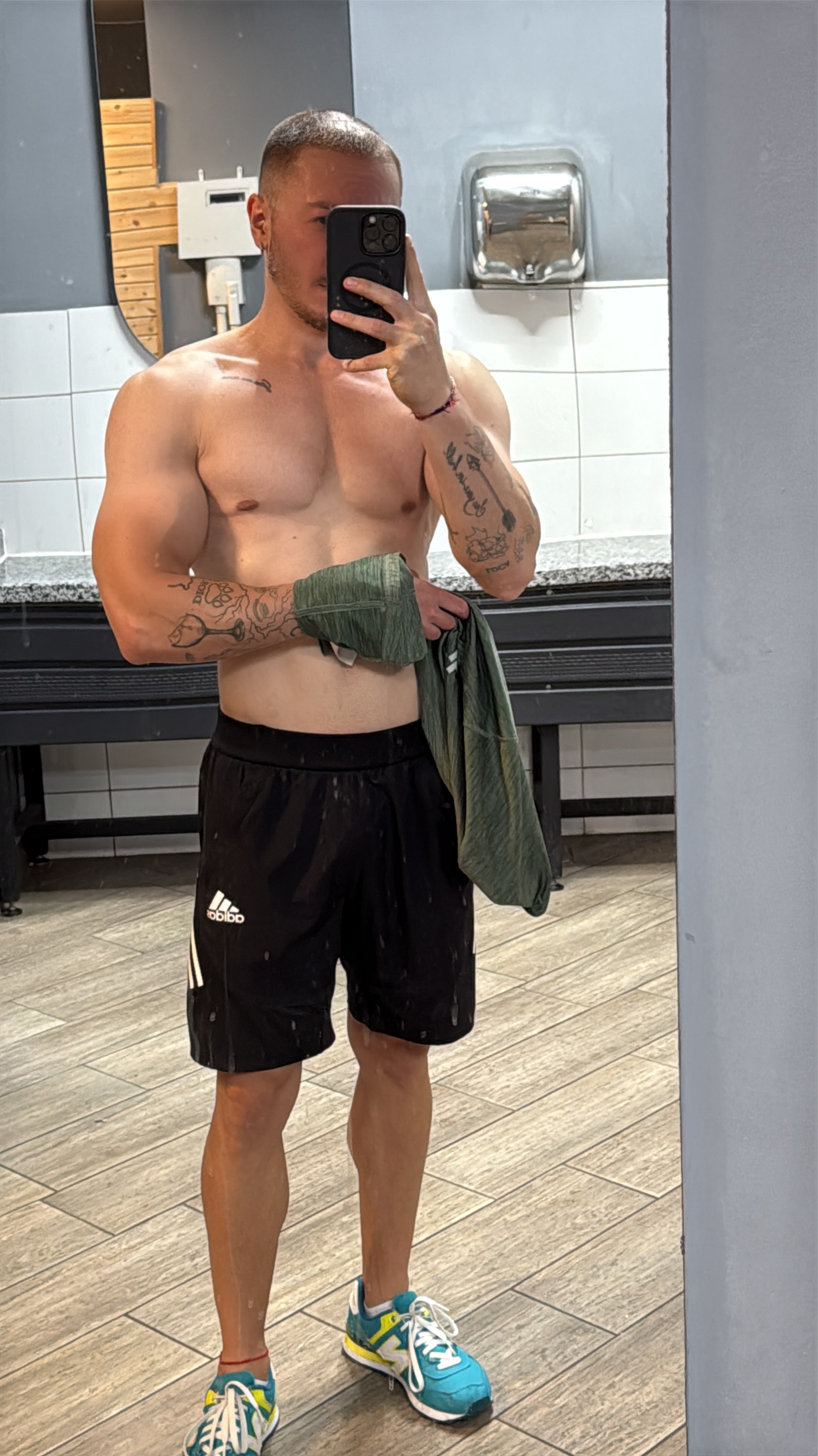 Brasov - Escorta Sexy - Salut!
Sunt Luca, am 27 de ani, sunt un b?iat activ, am loc în centru civic în Bra?ov.  
Sunt un tip îngrijit, curat, ofer discre?ie maxim?, fac ?i masaje de relaxare, aten?ie la detalii, ?i totul f?r? grab?.  

Cer maxima igiena ?i seriozitate.  
Sunt deschis la orice cerin?? pe care o po?i avea, po?i s?-mi scri pe Whatsapp orice fantezie ?i o s? discut?m despre asta.  

A?tept mesajul t?u DOAR pe whatsapp pentru a discuta mai multe detalii, trimit ?i poze pe whatsapp. 