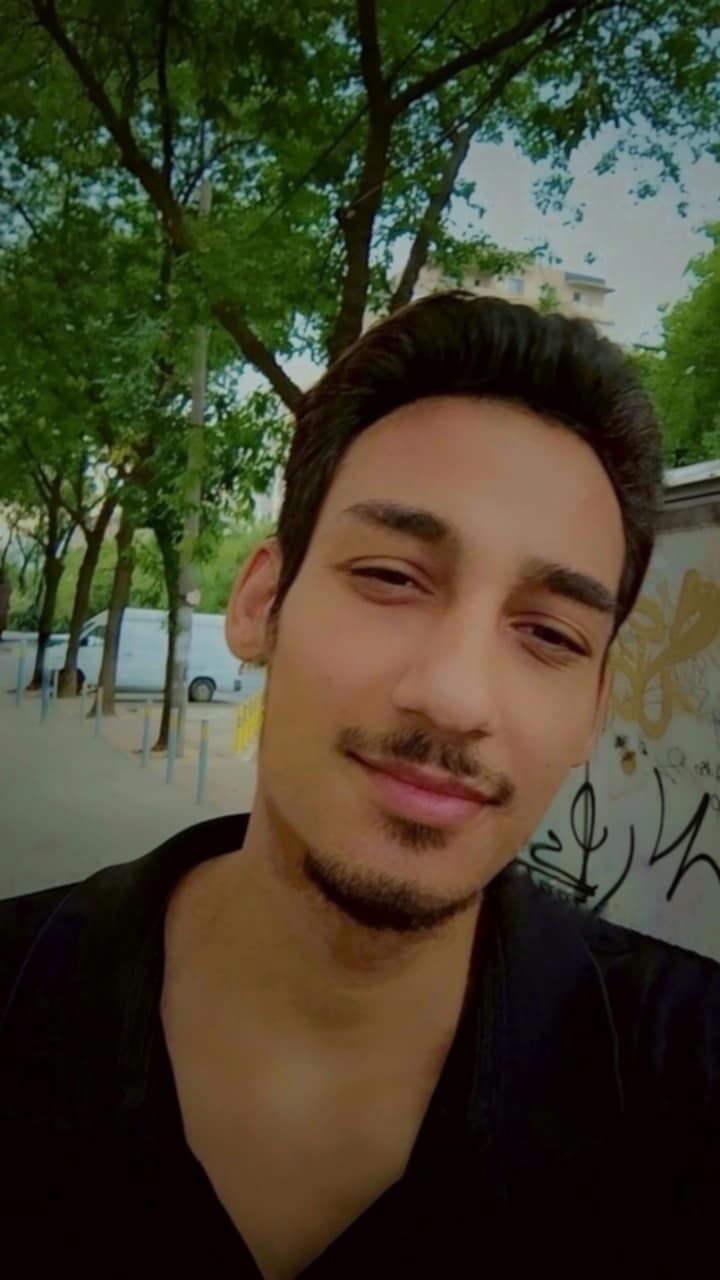 Bucuresti - Escorta Sexy - Salut sunt escort bisexual activ dotat creativ cu chef mereu de distractie deschis la fantezii noi sunt un baiat linistit motivat pentru ca sunt platit de voi sa va fac pe plac pentru experiente frumoase suna ma ori scrie mi pe WhatsApp 
Trimit ?i videoclip cu mine contra cost 
Videoclip cand f*ut dau mu*ie imi dau drum*ul etc