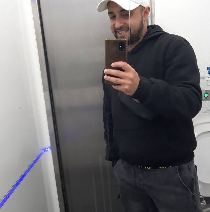 Bucuresti - Escorta Sexy - Escorta senzuala iti pot oferi companie, masaj de relaxare, intr-o ambianta placuta, clipe linistite la domiciliul tau.  Astept domni seriosi si manierati.  Detalii la telefon