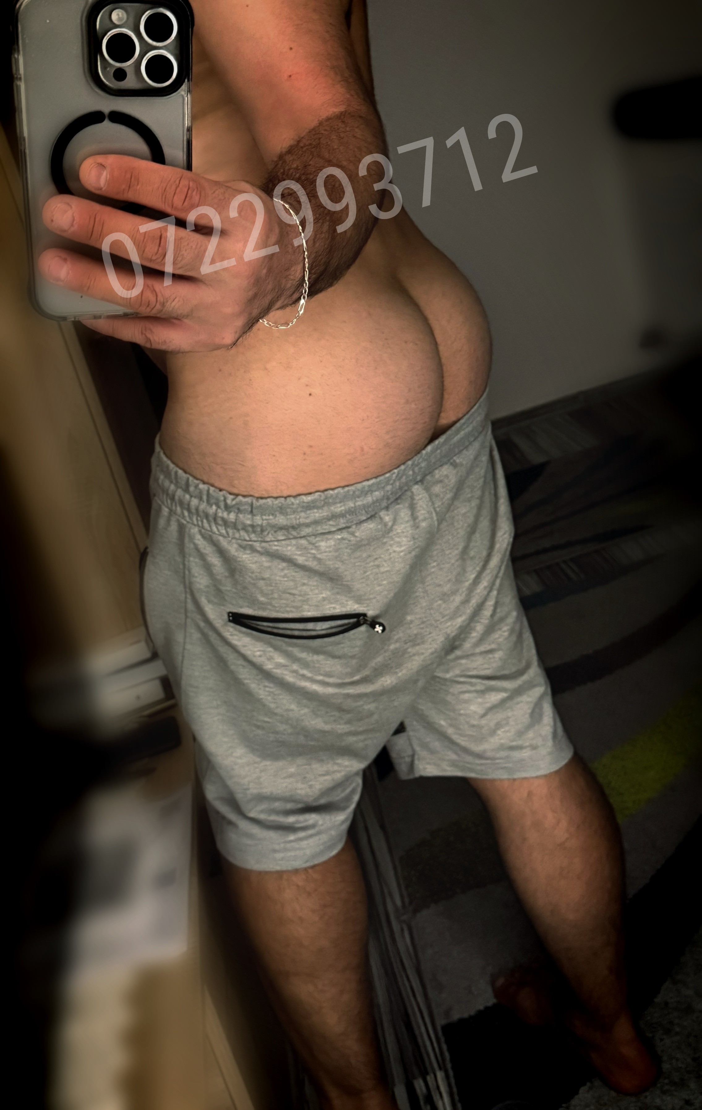 Escorta Oras: Bucuresti - Escorta Telefon: 0722993712 -  Servicii Escorta : PASIV 35 ani, curat discret.  .  .  Caut doar ACTIV cu varsta cuprinsa intre 30 -46 ani pentru distractie si SX fara contra cost, nu percep taxa .  Daca vrei sa ne distram si ai pofta si apetit SX-ual mare si brutal te astept sa ma contactezi la nr afisat in anunt doar pe Whatsapp.  Nu raspund la apel(Rog discretie ) Accept si STRIGHT(Heterosexuali) care vor sa incerce fara retineri