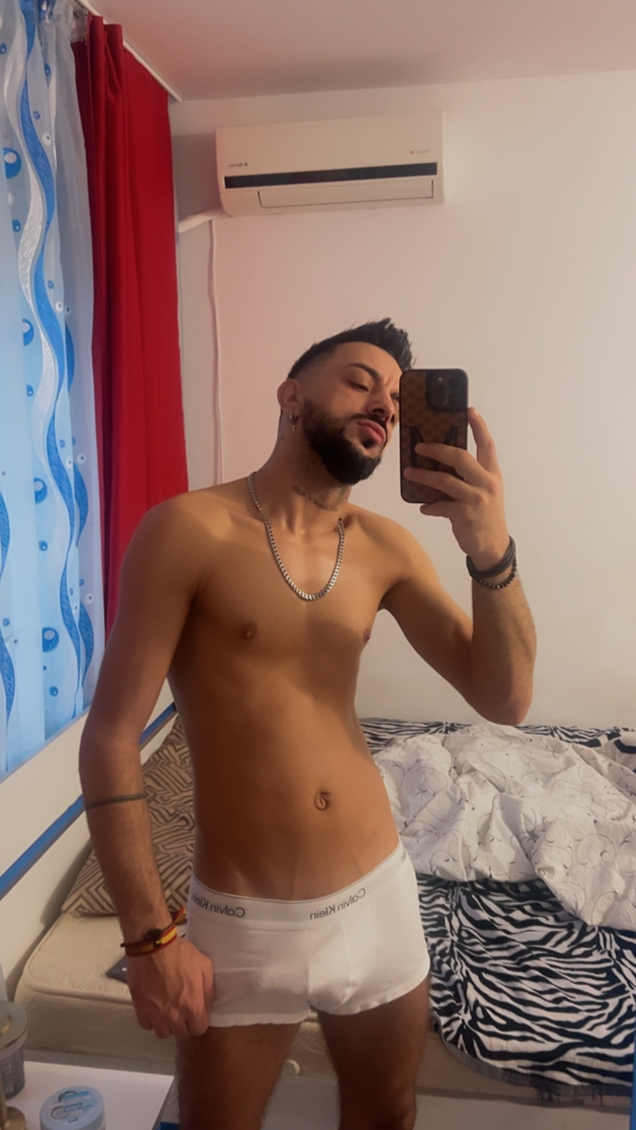Escorta Oras: Bucuresti - Escorta Telefon: 0757698910 -  Servicii Escorta : Salut Sunt Vlad am 27 de ani sunt aici pentru domnii genero?i care ?tiu ce vor! Sunt doar ACTIV  ai fantezi sau nu ai cu cine te distra? Sun?-m? cer ?i ofer discre?ie M A X I M A