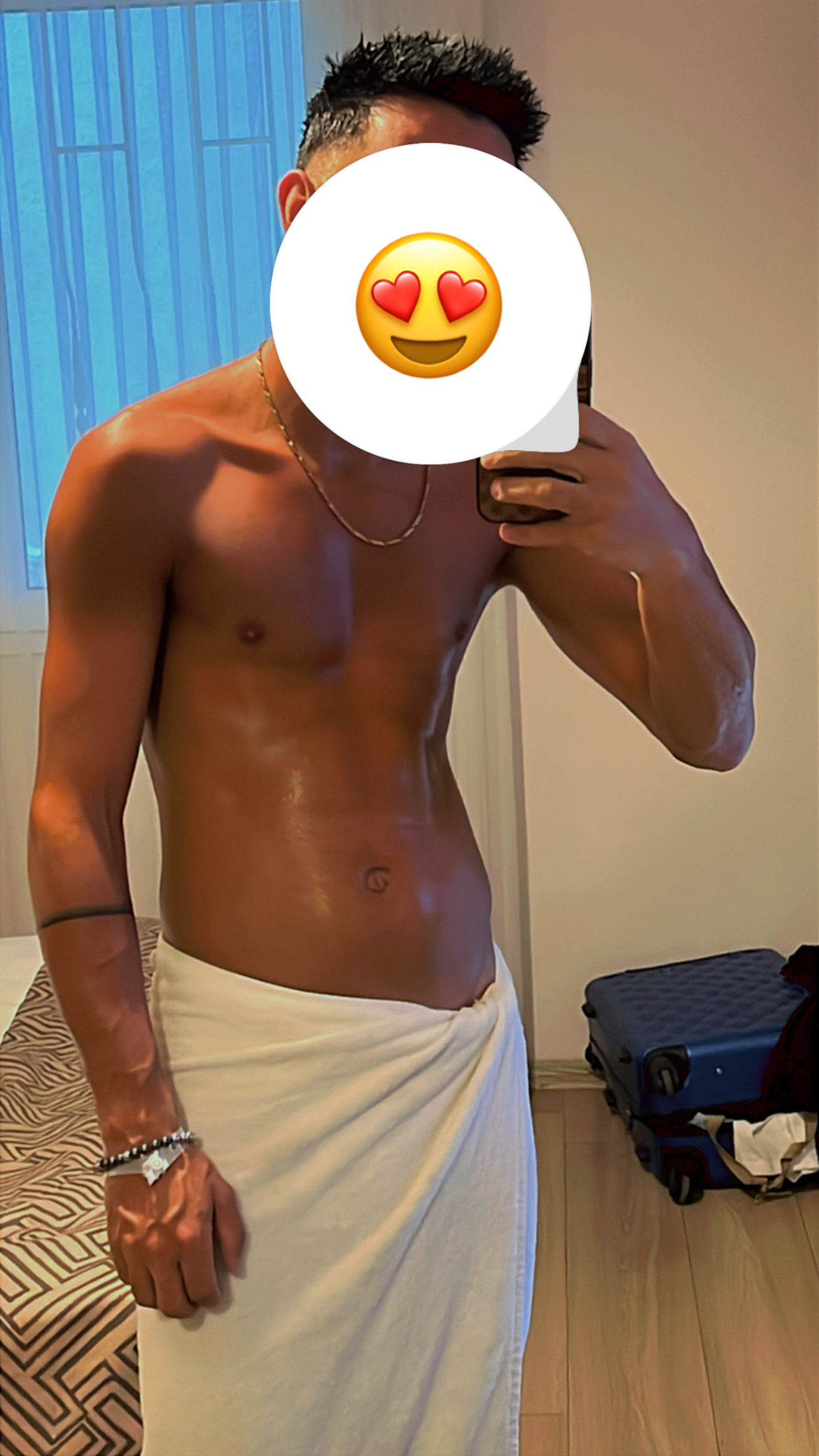 Bucuresti - Escorta Sexy - Tân?r aspect fizic pl?cut, activ ofer masaj de relaxare domnilor genero?i la domiciliu meu. 