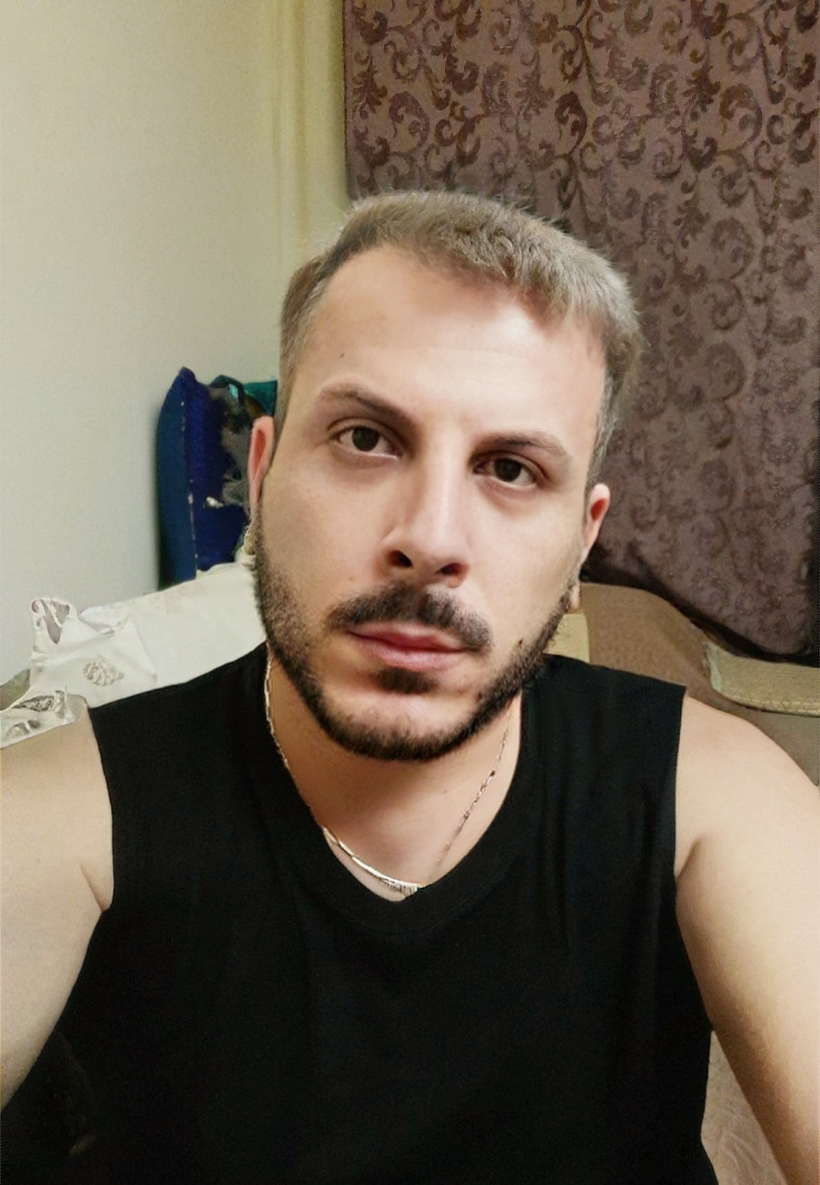 Bucuresti - Escorta Sexy - Barbat ACTIV usor versatil cu experienta in domeniu ofer clipe de tandrete ca parte activa si verstil domnilor dornici ce experiente noi cu un barbat cu experienta ce-ti poate pune la dispozitie clipe unice relax.  Disponibil mai mult in timul zile, programarea se face cu o ora inainte, nu raspund la mesaje