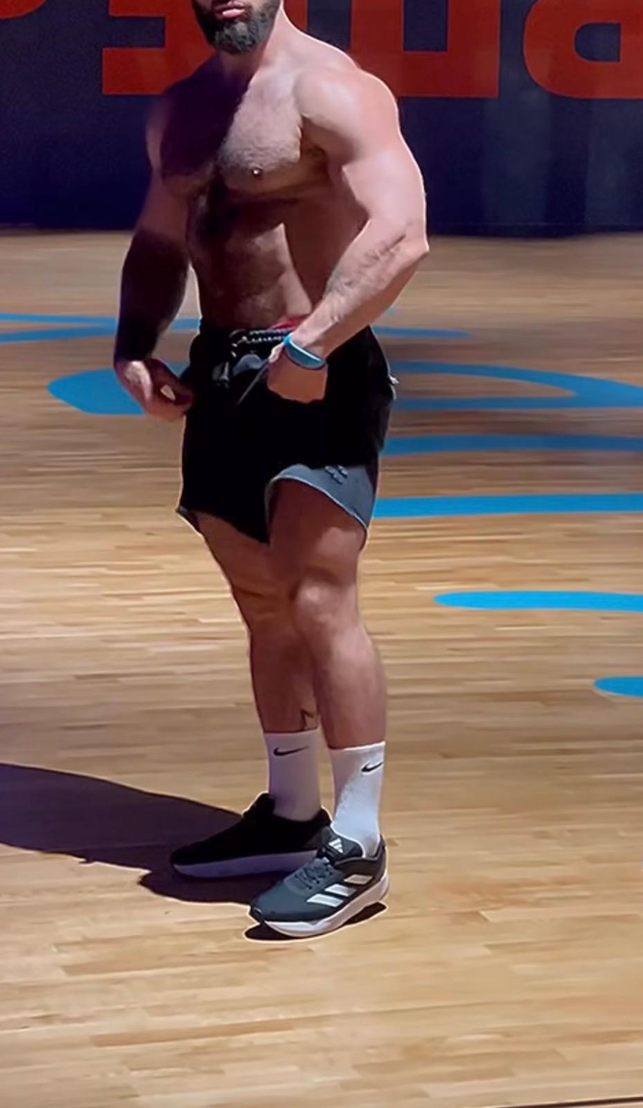 Escorta Oras: Bucuresti - Escorta Telefon: 0747809882 -  Servicii Escorta : R?spund doar pe whatsapp ! Am 25 de ani, 1, 70 m în?l?ime, constitu?ie atletic?, sunt musculos !