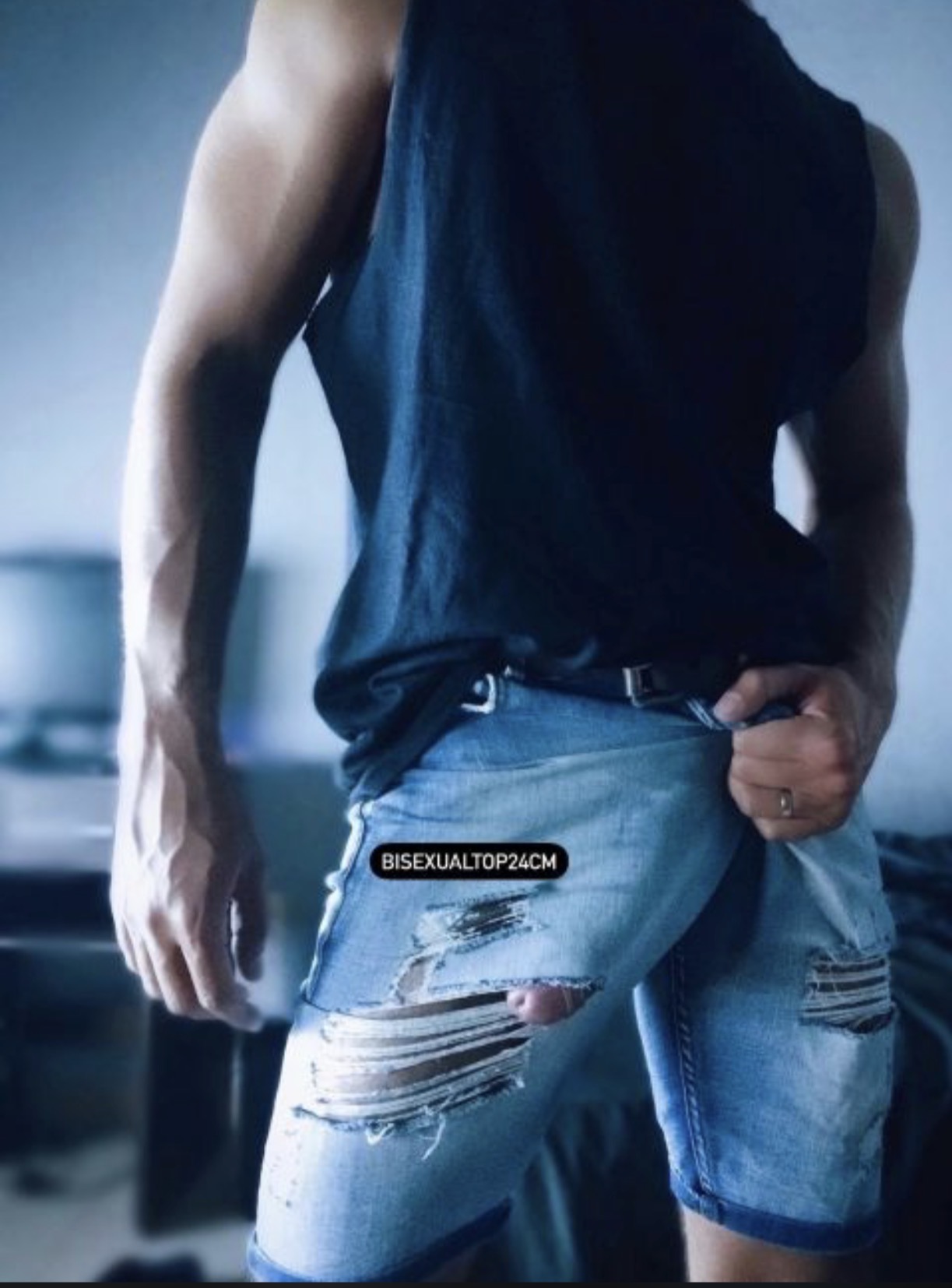 Escorta Oras: Bucuresti - Escorta Telefon: 0771215116 -  Servicii Escorta : Salut, ma numesc David , 29 ani , activ cu locatie .  Va ofer masaj de relaxare erotic si multe alte fantezii, trebuie doar sa fi decis ce vrei! Nu raspund la numere private ! Nu trimit poze xxx! Cei ce au pofta de caterinca vor fi blocati! Mai multe detalii va astept la telefon sau whatsApp! Multumesc