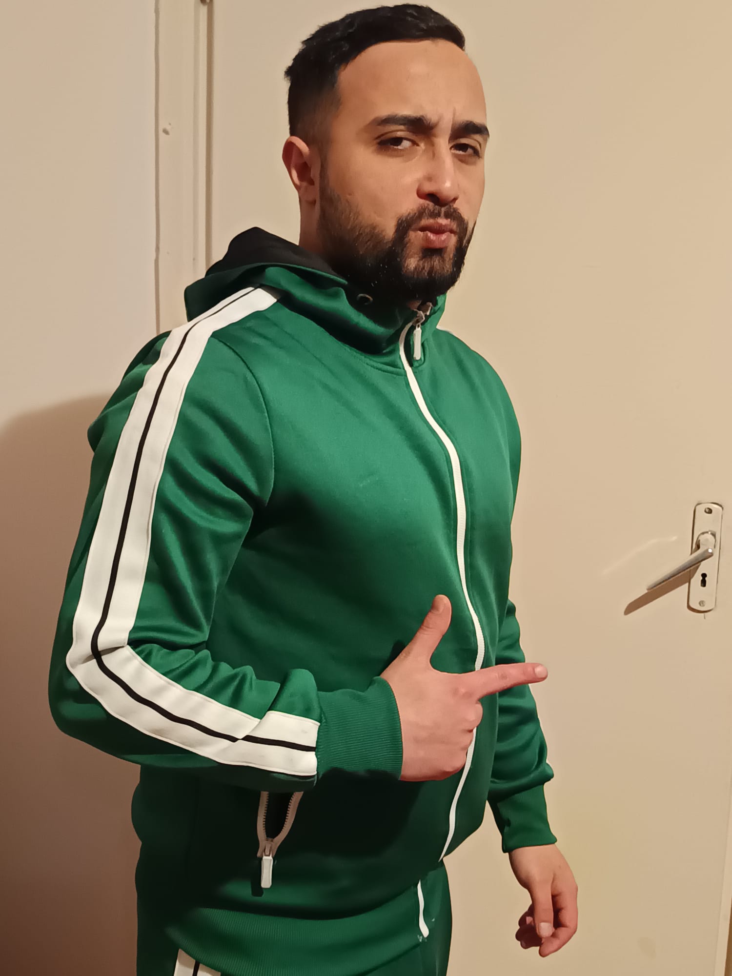 Escorta Oras: Bucuresti - Escorta Telefon: 0736281368 -  Servicii Escorta : Tiinar serios viril ofer companie si m asaj domnilor si cupluriolor.  Rog si ofer seriozitate maxima. 
