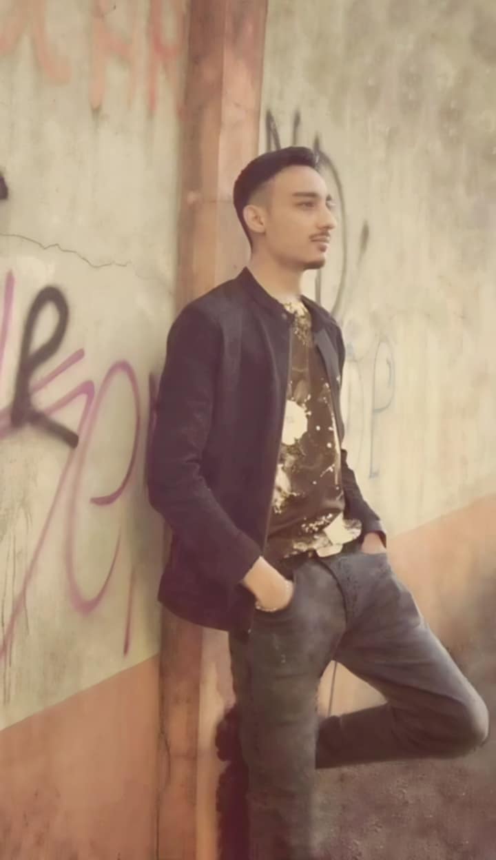 Escorta Oras: Bucuresti - Escorta Telefon: 0784599679 -  Servicii Escorta : Salutare , ai chef, sa ne distram?
Eu sunt cu chef, dotat, barbat discret linistit
Preferabil folosim prezervativ 
Vin unde esti cazat 
Am experienta ca si activ.  .  .  
Ofer si videoclipurii reale originale xxx
Whatsapp ul meu e sus 
Fie videoclipuri sau s.  e.  x real, este contra cost 
Multumesc pentru intelegere