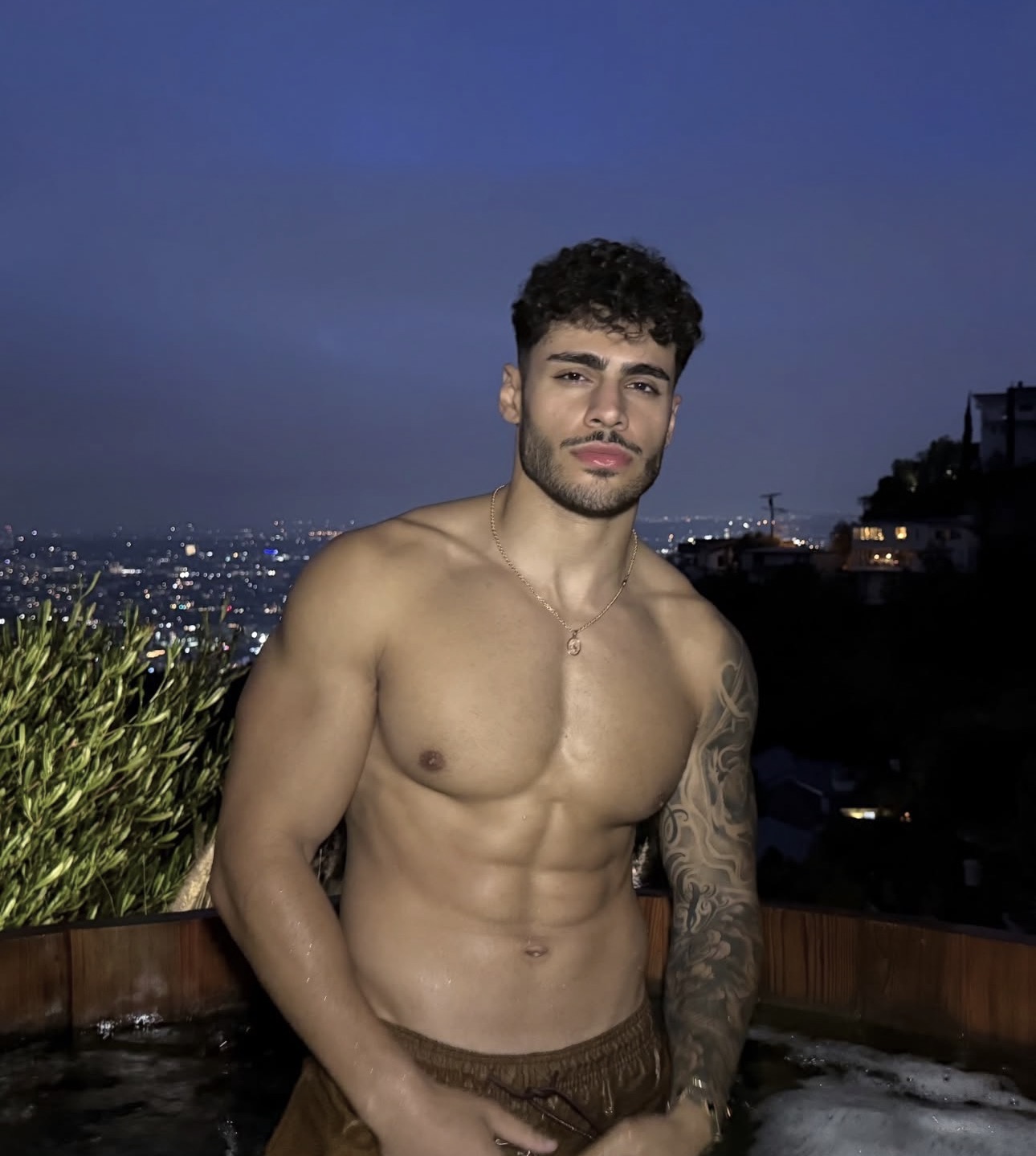 Bucuresti - Escorta Sexy - Doar pt femei