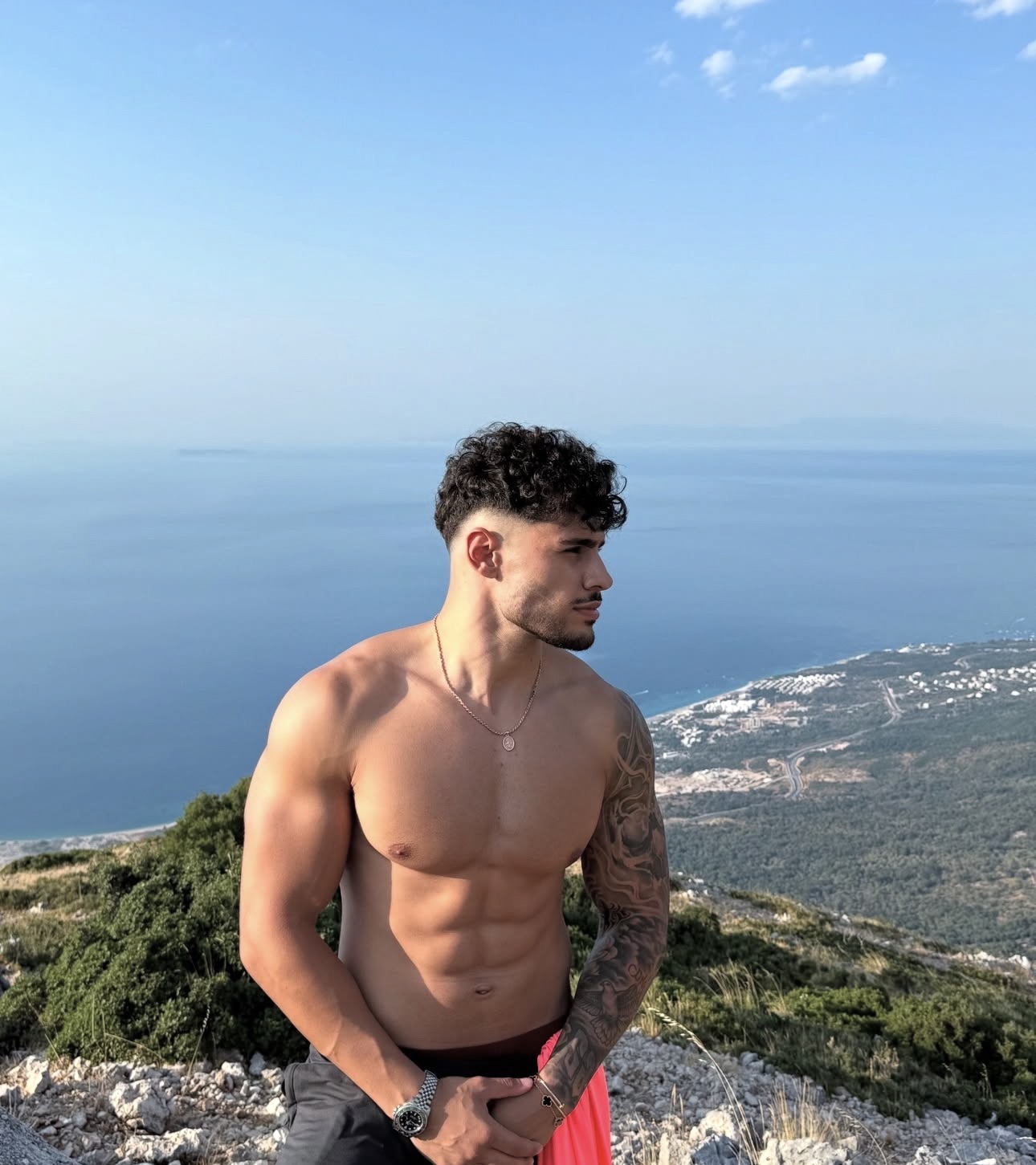 Bucuresti - Escorta Sexy - Doar pt femei