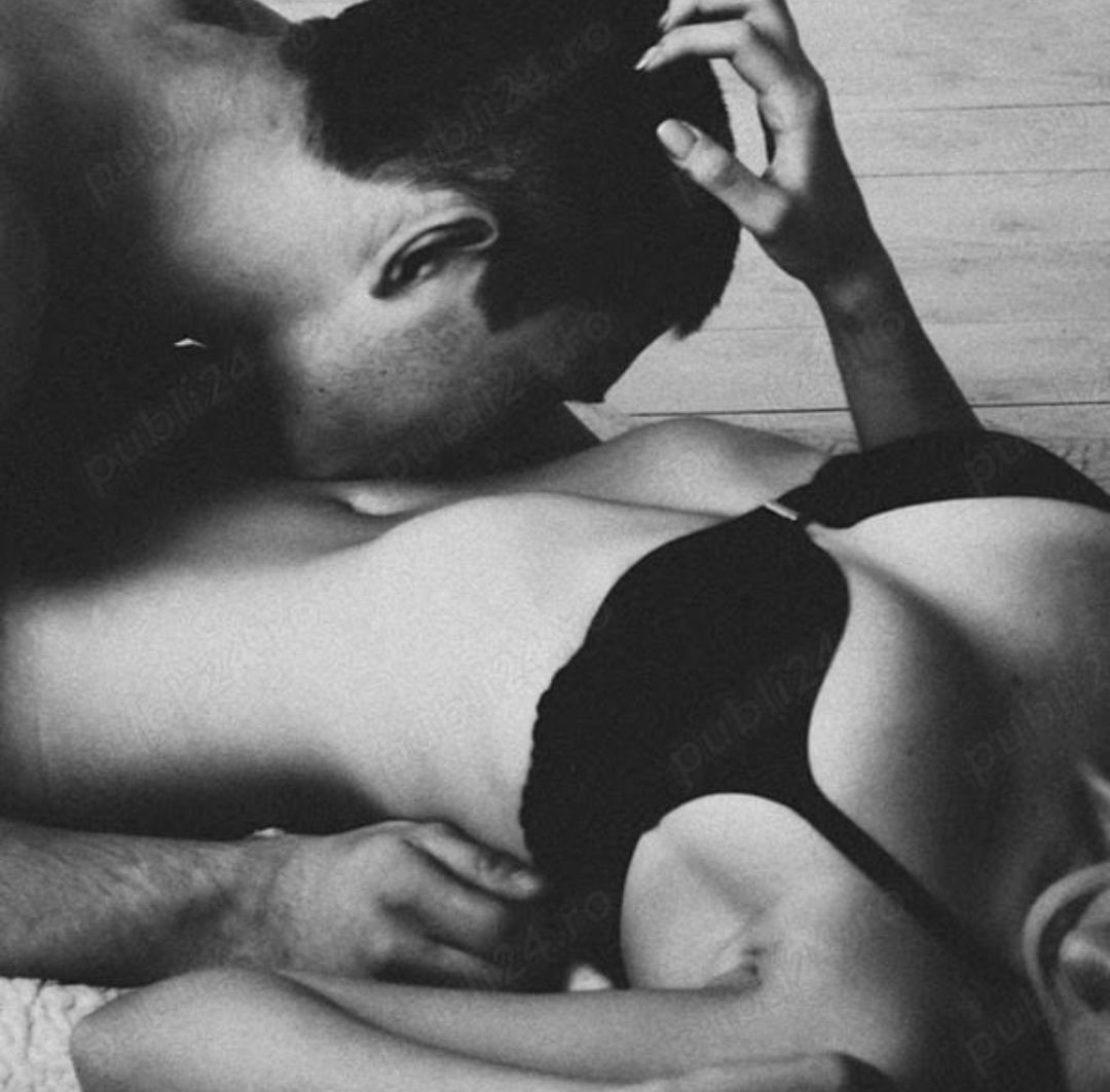 Escorta Oras: Ploiesti - Escorta Telefon: 0737793844 -  Servicii Escorta : BARBAT MATUR 41 ani, foarte discret ofer masaj erotic, companie intimă, atingeri, sărutări DOAMNELOR MATURE dornice de clipe plăcute.  
Vreau sa specific faptul ca sunt CASATORIT drept dovada seriozitatea și discreția maxima trebuiesc sa fie pe primul plan.  
PS : IMI PLAC FOARTE MULT SI DOAMNELE MAI PLINUTE , GRASUTE!!!
IN LIMITA TIMPULUI DISPONIBIL MA DEPLASEZ SI ÎN JUDEȚELE APROPIATE.  (Targoviste, Bucuresti, Pitesti, Câmpulung)
ANUNȚUL ESTE DESTINAT NUMAI DOAMNELOR MATURE DE PREFERAT CĂSĂTORITE. 