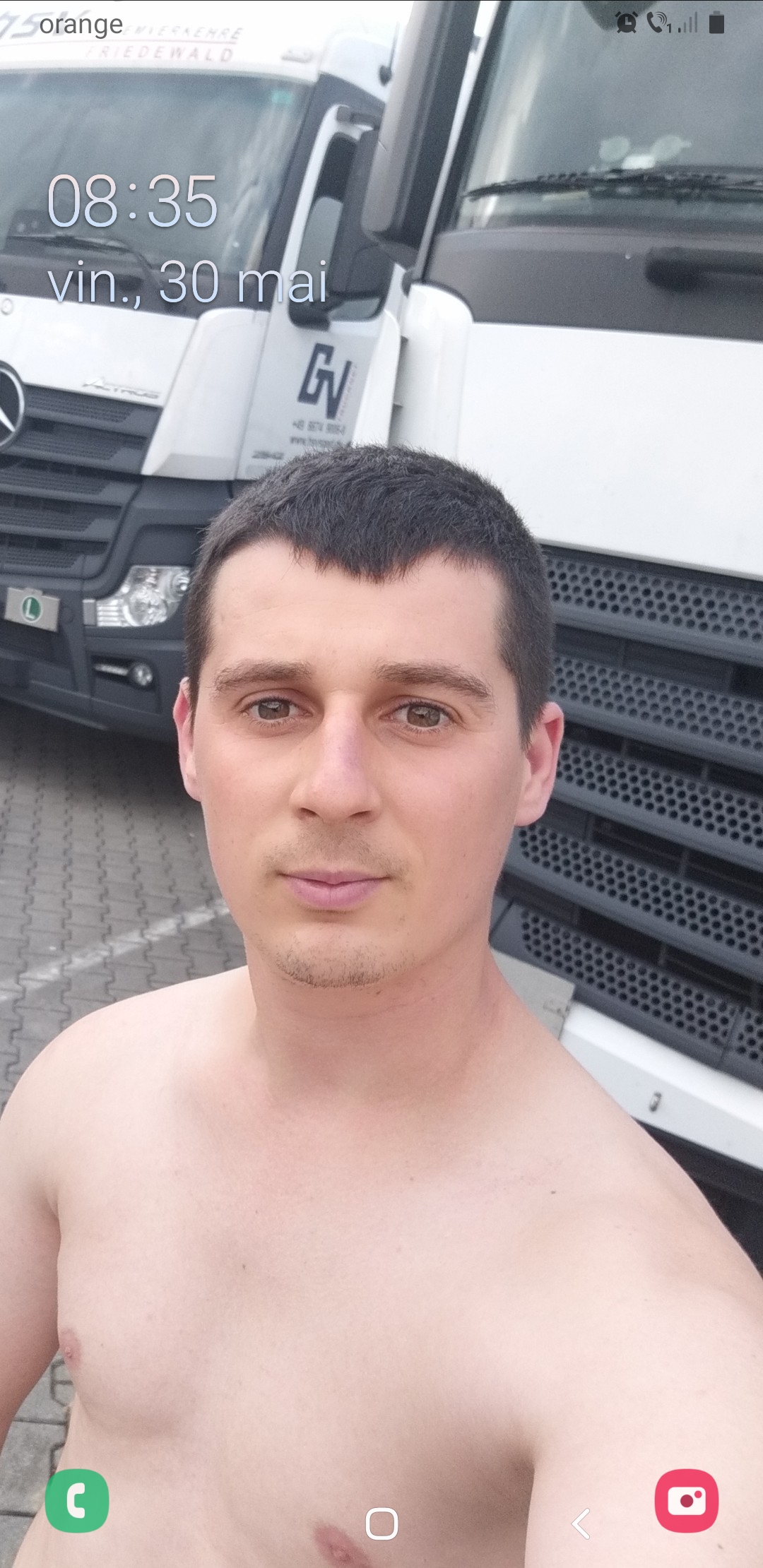 Bucuresti - Escorta Sexy - Buna fetelor barbat singur cauta doar femeie te astept sa vorbim pe watshapp