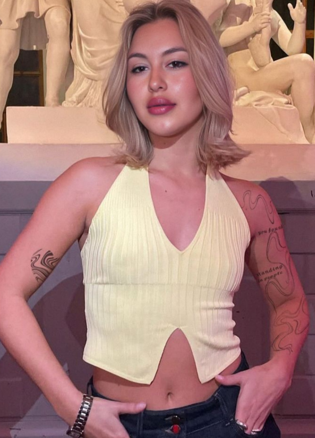 Escorta Oras: București și Toată Tara - Escorta Telefon: 0906120825 -  Servicii Escorta : Nr scurt 1523! Ai nevoie de clipe pasionale fără ca cineva sa te întrerupă? Ei bine, ai posibilitatea să faci și să trăiești doar ceea ce contează pt tine .  .  .  Cu mine te vei simți în al nouălea cer.  Sună-mă la Nr afișat.  .  .  Tarif ( 1, 30 euro / min fără TVA ) .  .  să dăm frau pasiunii.  .  .  Pupici!