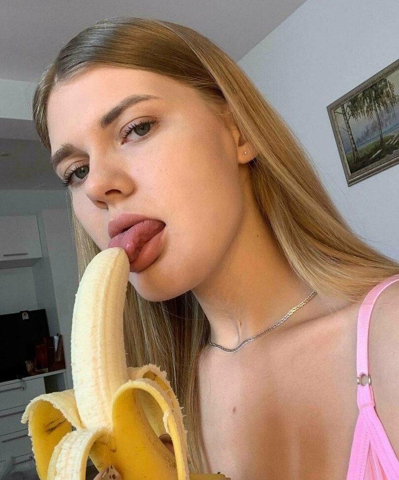Cluj Napoca Toata Tara - Escorta Sexy - BANANA ta o vreau, Andreea, studenta nonconformista, ador bananele tari si bune.  Daca ai una pentru mine, da-mi-o.  tel.  meu este 0906.  800.  547 (1, 3 eur/min+tva).  Sau astept sms-ul tau cu textul BANANA la 1580 (1, 5 eur/sms+tva) si te voi contacta eu.  PUPICI UNDE VREI TU! Exclusiv adultilor!
