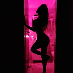 Escorte din - Bucuresti Romania | Anunturi Matrimoniale / Escorte Sexy  - Telefon:  0737315883 - Brunetă tatuată cu piercing-uri.  Cauți ceva nou? Aștept să mă suni 