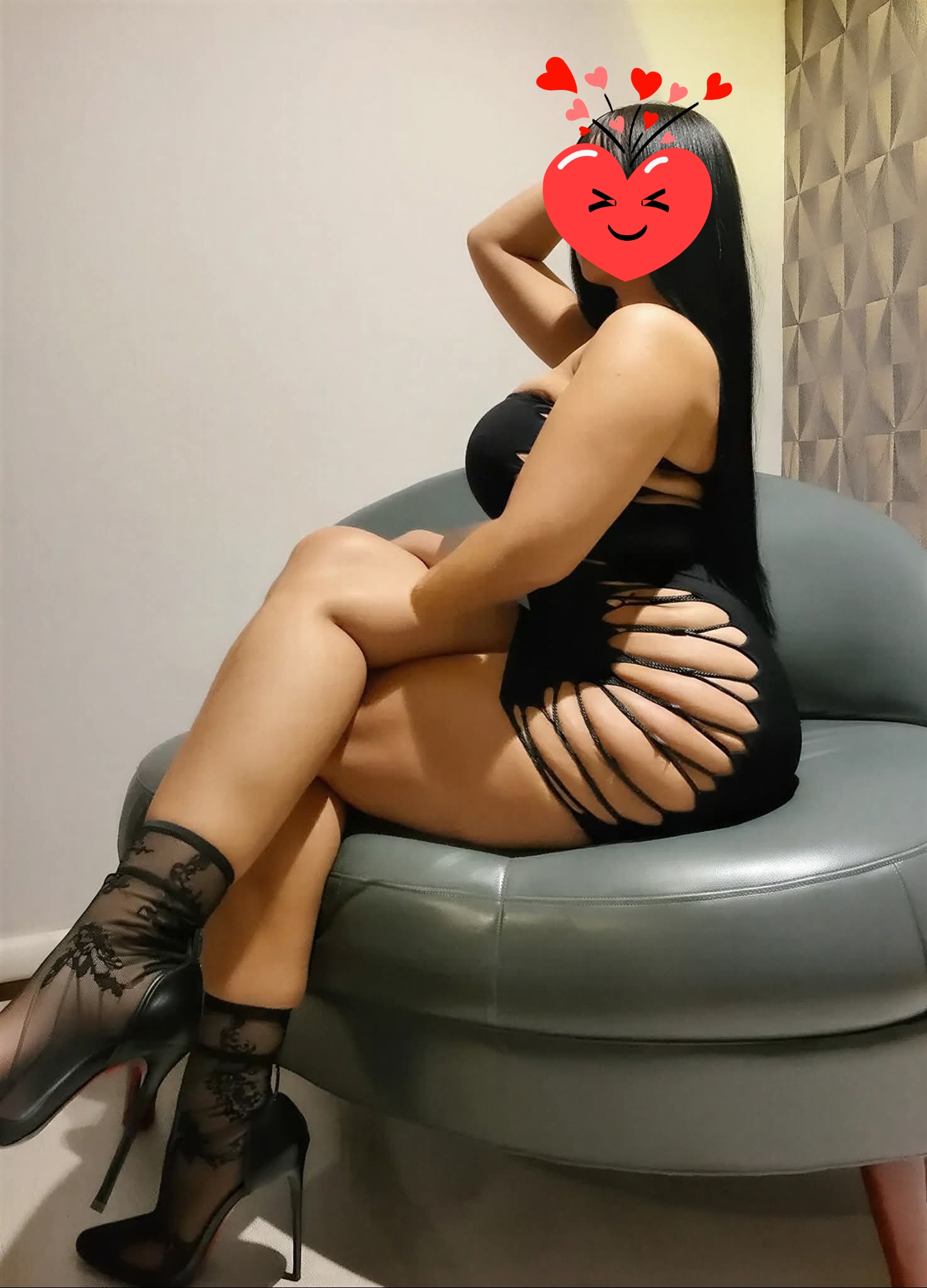 Escorta Sex - Escorta manierata am revenit.  Ofer companie si masaj terapeutic facut cu creme si uleiuri aromate domnilor manierati intr-o locatie discreta.  Locuri de parcare si ac.  Detalii la telefon.  - Telefon: 0741552756 