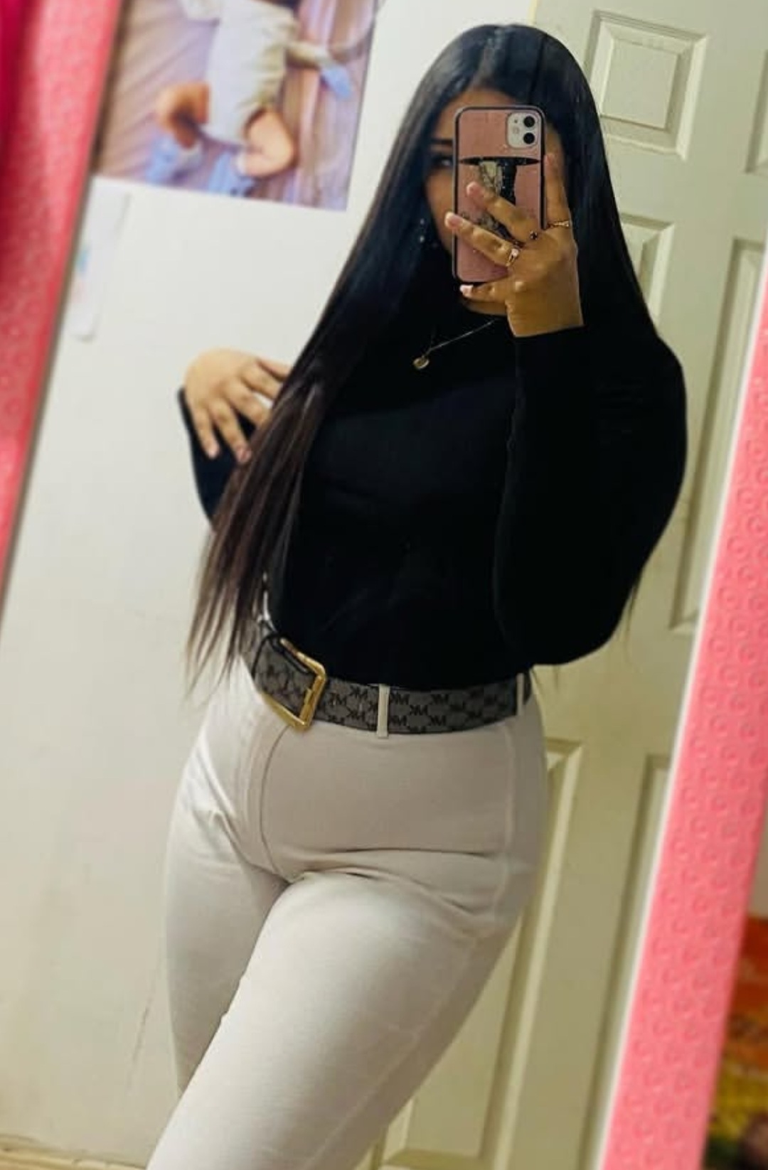 Escorta Sex - Escorta manierata am revenit.  Ofer companie si masaj terapeutic facut cu creme si uleiuri aromate domnilor manierati intr-o locatie discreta.  Locuri de parcare si ac.  Detalii la telefon.  - Telefon: 0730217791 