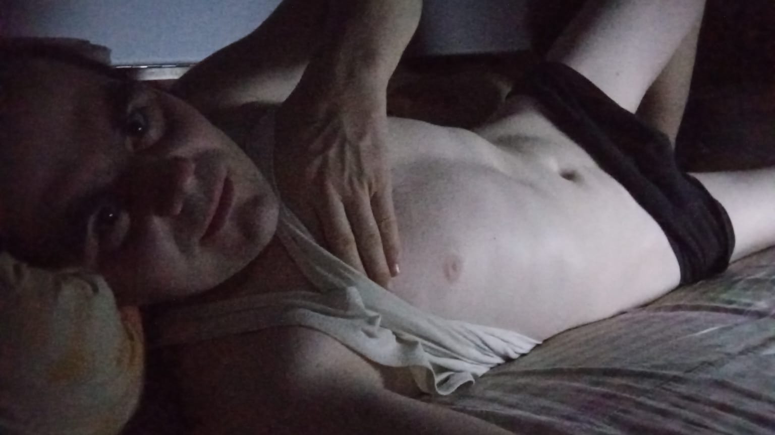 Galați - Escorta Sexy - Eu sunt Marian din Tudor Vladimirescu jude?ul Gala?i sunt doar activ ?i sunt în c?utarea unui pasiv care s? îmi fac? toate pl?cerile doresc persoane serioase nu fac în ma?in? sau afara eu nu am bani pentru regimul hotelier