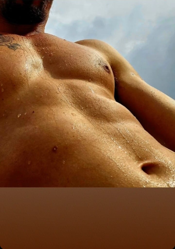 Bucuresti - Escorta Sexy - ESCORT ACTIV DOTAT OFER COMPANIE INTIM? DAU LA SUPT FUT SI MASAJ LA MINE IN LOCATIE.  INITIEZ SI INCEP?TORI DACA VREI SA VI LA MINE MA SUNI SI DAU DETALII APEL PE NR CAND VI LA MINE