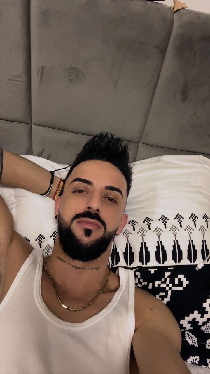 Escorta Oras: Bucuresti - Escorta Telefon: 0732882443 -  Servicii Escorta : Hello avem locatia noastra un activ si un versatil disponibili pentru distractie 
Oferim discretie seriozitate important igiena.  .  
 Tinem si videoclipuri interesante 
Pentru barbati seriosi.  .  (contra cost)
Ne si deplasam 
Va rog luati aminte suntem pe site de 2 ani 
Nu pacalim nu neglijam 
Ce vrem sa facem .  
Pentru deplasari ai nevoie de un cont bancar o camanda cu cardul tau la taxiu pentru încrederea noastra doar in bucuresti deplasari 
Pentru videoclipuri ai nevoie de un cont bancar  
Te asteptam la noi acasa sa ne distram interesant:
Escorte contra cost