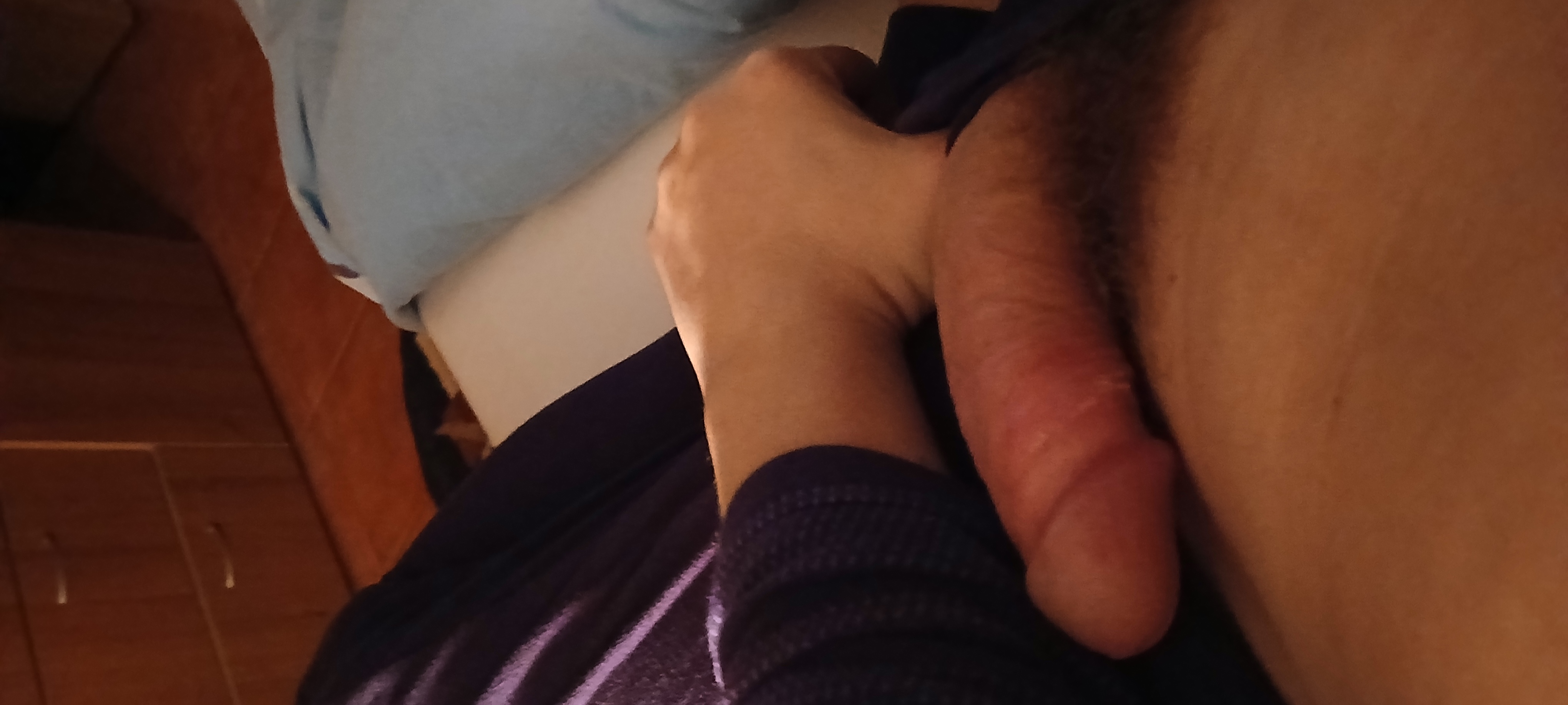 Bucuresti - Escorta Sexy - Caut un barbat de 50 70 ani cu loc sal sug sau in grup daca e