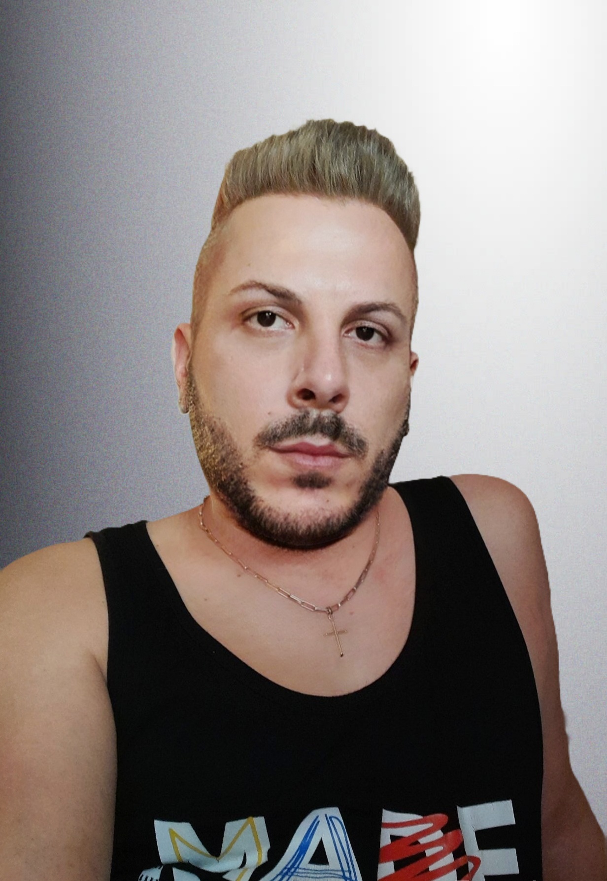 Bucuresti - Escorta Sexy - Barbat ACTIV usor versatil cu experienta in domeniu ofer clipe de tandrete ca parte activa si verstil domnilor dornici ce experiente noi cu un barbat cu experienta ce-ti poate pune la dispozitie clipe unice relax.  Disponibil mai mult in timul zile, programarea se face cu o ora inainte, nu raspund la mesaje