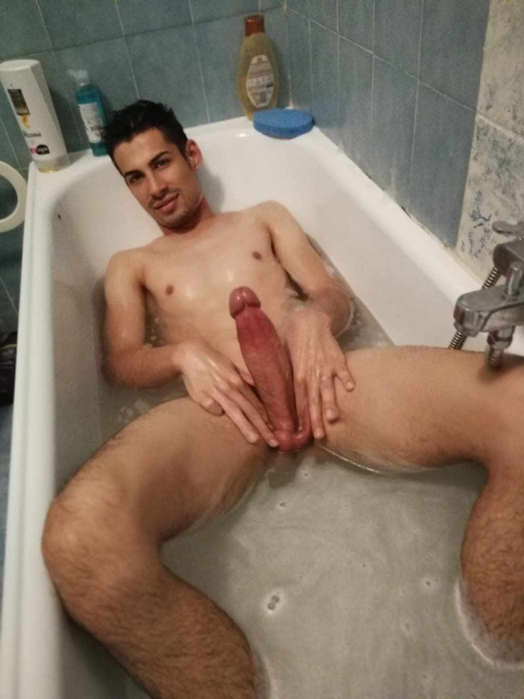 Bucuresti - Escorta Sexy - Ayan TURKISH XXL TOP Activ dotat disponibil pentru domni accept si cupluri