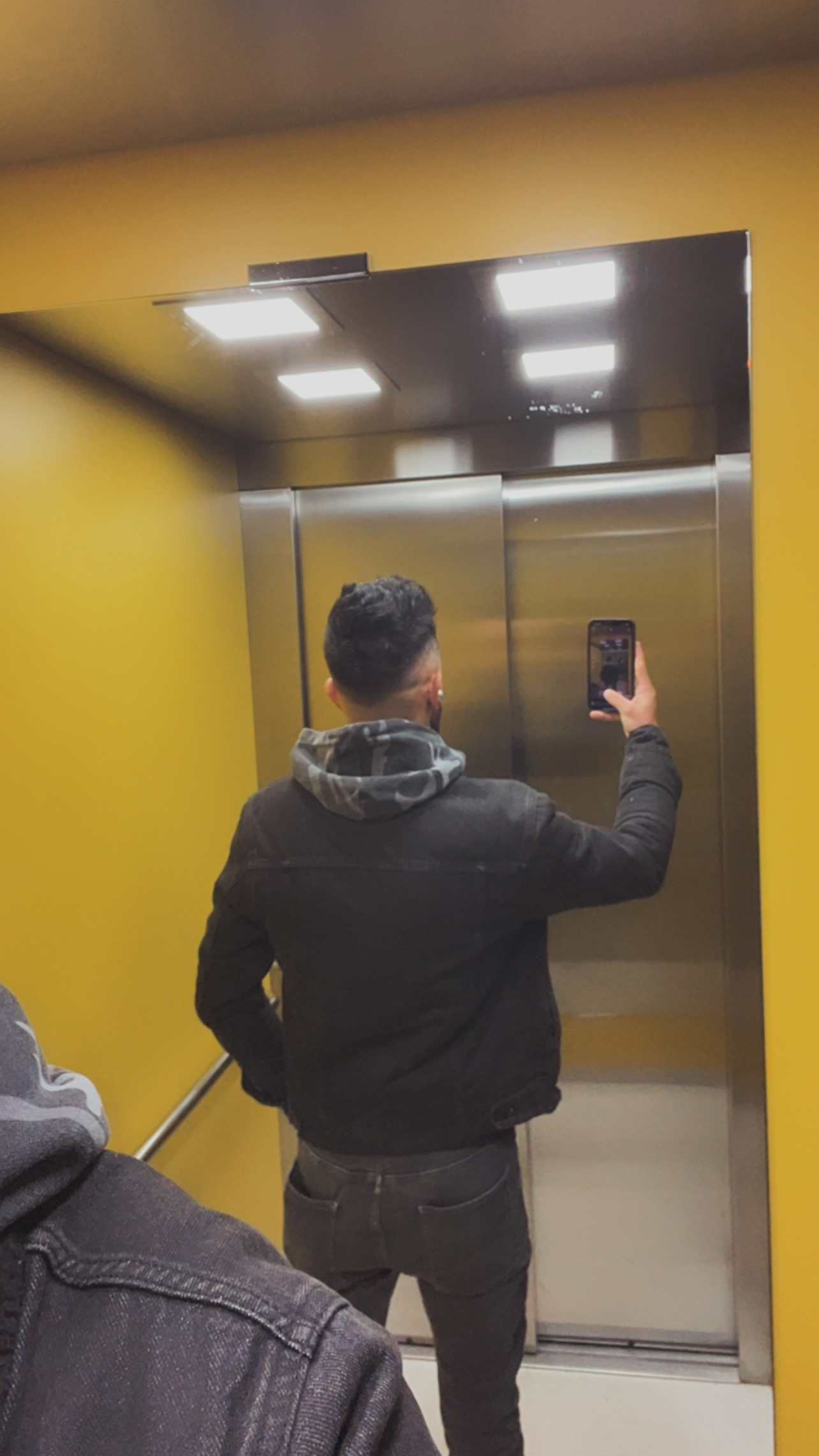 Escorta Oras: Bucuresti - Escorta Telefon: 0732882443 -  Servicii Escorta : Ai mai facut sxx cu un baiat tanar?
Ai avut experienta in care nu ai uitat o nici azi ?
Te-a facut sa te simti atat de bine incat ii mai scrii 
Vrei sa iti arat ce stiu? 
Cum ma desfasor in pat .  .  ?
Am 26 de ani bucuresti baiat educat linistit 
Creativ spontan imi place sxxul pe bnni 
Pentru ca ma satisface 
Iti arat si videoclipuri sa vezi inainte cat de experimentat sunt cat talent am in pat 
Desigur videoclipuriile vin contra cost 
Eu sunt Cristi 
Prietenul meu Vlad 
Hai sa te invatam ce nu stii despre sxx