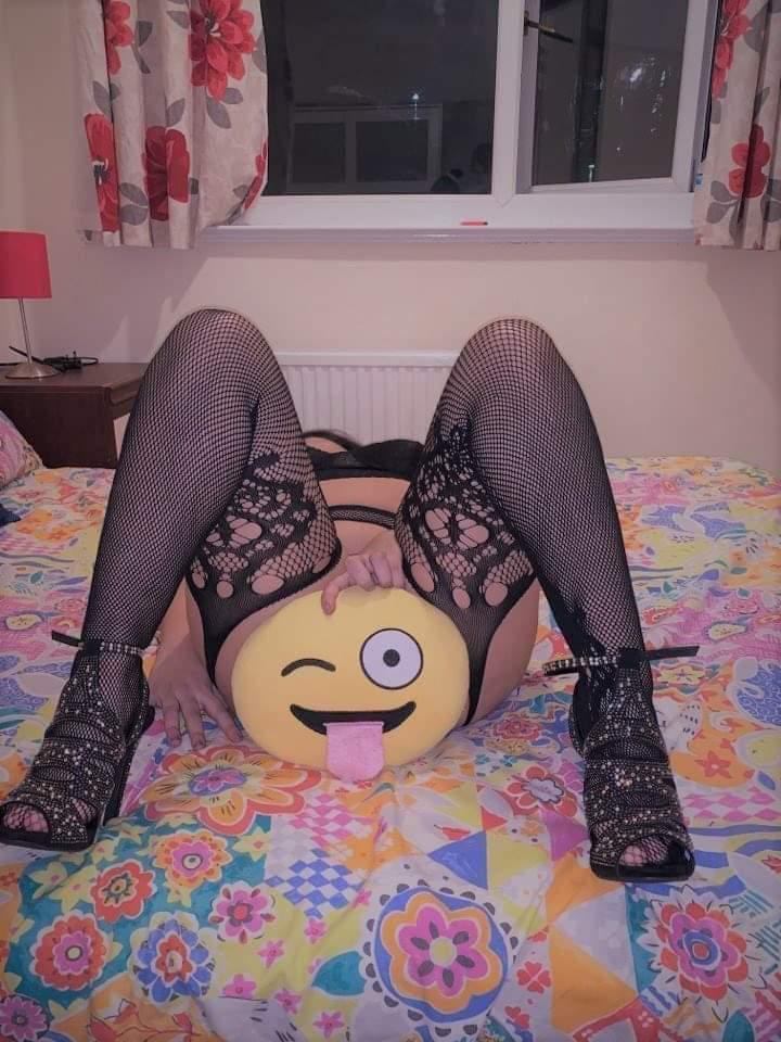 Bucuresti - Escorta Sexy - Prezență feminină, rafinată și discretă, ofer companie selectă domnilor care apreciază eleganța și conversația de calitate.  Îngrijită, atentă la detalii și mereu cu zâmbetul pe buze, îți pot transforma timpul liber într-o experiență plăcută și memorabilă.  Discreția și bunul gust sunt prioritare