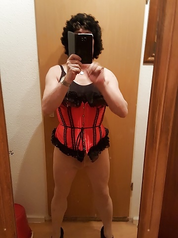 Bucuresti - Escorta Sexy - TRAVESTIT revenit recent in tara, detin un cuibusor de nebunii cu hainute f diverse, jucarii si accesori, iubesc si traiesc pentru feminizare, joc rol de stapan(a) sau sclav(a), sunt real sissy BISEXUAL, activ/pasiv, pasional si indraznet; indrazneste si incearca cu mine cele mai ascunse fantezii, nu cer bani, e pura pasiune insa trebuie sa fii deschis(a), adult(a), atent(a) la igiena si mai ales ofer si cer maxima discretie (sunt casatorit).  Tu doar trimite-mi textul TRAVESTIT la nr 1580 (1, 5 eur/sms+tva) si-ti promit ca raspund la orice ora pentru detalii si nr pers de telefon.  Anunt Destinat EXCLUSIV Adultilor 18+!