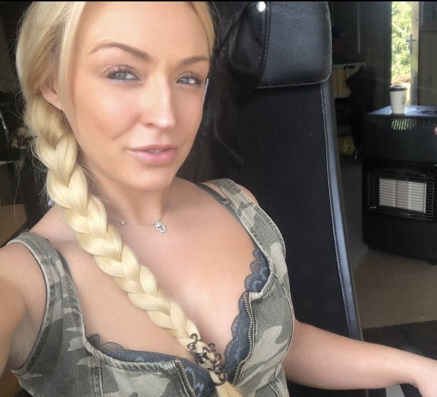 Bucuresti - Escorta Sexy - Sunt Clara si imi place sa fac o felatie buna.  Ador sa fiu laudata cand te termin.  Daca si tie ti-ar placea, astept mesajul tau la 1533 (1, 5 eur/SMS+tva ) cu textul FELATIE si mai departe te contactez eu pe loc.  0906-800-524 (1, 3e/eurmin+tva ).  Exclusiv adultilor!