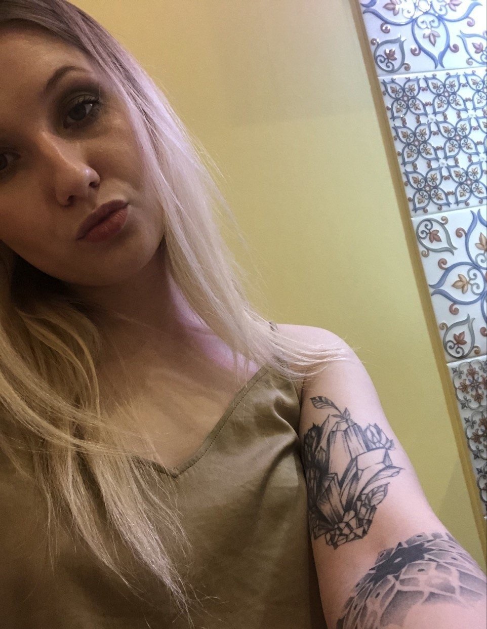 BUCURESTI TOATA TARA - Escorta Sexy - Nu ma mai satur de sex, nimfomana cu acte in cautare de scula tare sa mi-o bag in toate gaurile pana-ti storc zeama din ea! Mi-o dai tu? Vorbeste-mi porno la tel 0906.  800.  817 (1, 9 eur/min) sau hai sa-ti zic cat de perversa sunt si prin sms la nr 1533 (1, 5 eur/sms), trimite text IA PULA si ti-o iau la pipait, doar daca esti adult, non stop, tarif fara tva. 