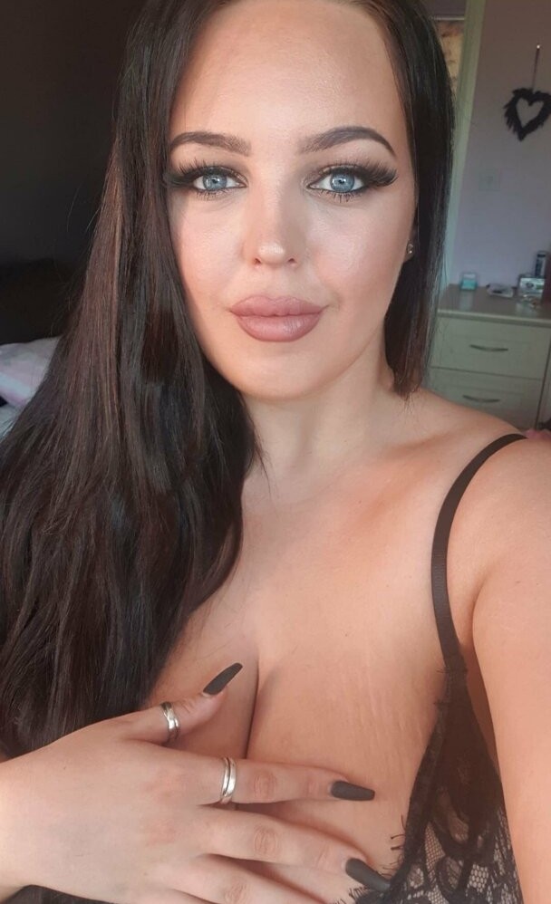 BUCURESTI TOATA TARA - Escorta Sexy - MILF Sunt o doamna sexy si apetisanta cu forme naturale, care iti va oferi servicii superexcitante, cu preludiu, sex oral si normal, sex intre sani, vei avea experienta de vis.  Domnii carorale plac femeile cu forme apetisante să ma contacteze, ceilalti sa se abtina.  tel 0906-800-843.  Sau trimite SMS la nr.  1533 cu textul FORME si te contactez eu.  Tarif 1, 9 eur/min sau 1, 5 eur/sms fara tva, pentru adulti. 