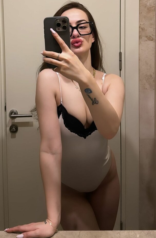 Escorta Oras: Constanta Toata Tara - Escorta Telefon: 0906800817 -  Servicii Escorta : French kiss! Cu o imaginatie fierbinte, te voi incanta sau poate un show erotic te va excita, te las pe tine sa ma descoperi intr-un cadru intim si o atmosfera plina de senzualitate, erotism si calitate.  Te voi trata asa cum iti doresti, oral, anal, normal, fantezii.  Telefonul meu este 0906.  800.  817 (1, 9 eur/min+tva) sau ma poti gasi dk trimiti mesaj scris la nr de telefon 1533 (1, 5 eur/sms+tva) daca trimiti textul IULIA, numele meu, si eu iti voi raspunde personal.  Exclusiv adultilor!