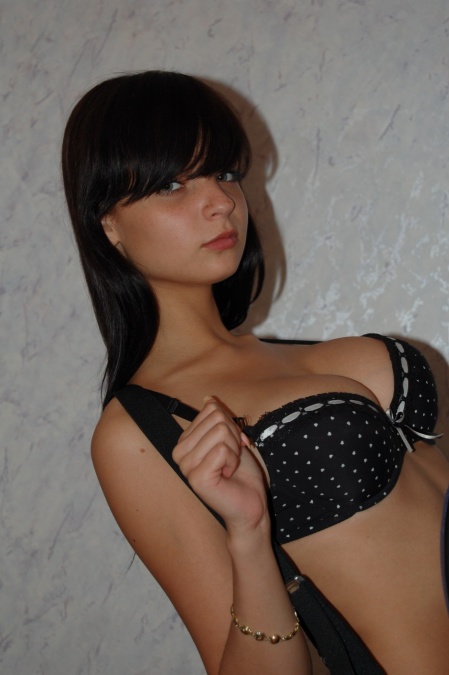 Bucuresti - Escorta Sexy - Tanara indecenta vreau sa experimentez lucruri noi alaturi de tine! Ma poti invata ce stii, iar eu iti pot arata ce pot! Finalizare in gurita dupa un oral umed neprotejat, lent si adanc, pe fata, sani, anal,  vaginal.  Ofer si cer seriozitate.  Ma poti gasi la numarul 0906-800-519 (1, 3 eur/min+tva).  Daca esti timid, trimite sms la 1533 (1, 5 eur/sms+tva) cu textul TIMID si te contactez eu.  Exclusiv adultilor!
