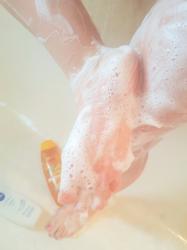 Escorte din - Bucuresti Romania | Anunturi Matrimoniale / Escorte Sexy  - Telefon:  0790546873 - Talpi cu frisca, bune de lins si masturbatoare Sunt Barbie cu fundul mare, uleiata pe picioare, cu talpi autoritare, sexy si dominatoare care-ti fac maciuca tare, care vor  sa le fii pres, sa le simti mirosul fresh, uleiate foarte bine, sa alunece pe tine.  Azi le voi orna cu frisca sau poate le dau prin hrisca, pasta de dinti ori dulceata si-apoi ti le pun pe fata, sa le lingi tu cu placere si-apoi iti zdrobesc sub ele pana vei simti  durere chiar si mintea aciuiata sub ele si vinovata.  .  Poate-ti dau cate-un scuipat, ca sa fii insiropat.  Sunt Sanziana, regina femdom care iti ofera cele mai perverse, nonconformiste, ude, indraznete sesiuni  de fetisuri si bdsm.  Suna-ma, daca vrei sa te refugiezi sub talpile mele fine! Fanteziile tale isi vor gasi finalitatea sub talpile mele.  