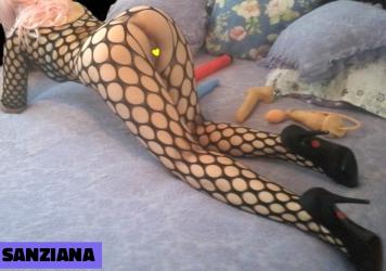 Bucuresti - Escorta Sexy - Zeita sexy si dominatoare vreau adoratori umili, servili si ascultatori la picioarele mele.  Vrei sa imi atingi pielea fina, sa imi bei ploaia de aur sau sa vezi cat de fatala sunt in latex? Vrei sa iti indeplinesc dorinte secrete care te mistuie de multa vreme? Vrei sa te astept cu straponul la brau, sa te cunosc mai adanc, mai profunzime! Suna-ma, daca vrei sa fii in stapanirea mea! Sunt zeita/stapana Sanziana.  Tu esti lutul in care bate o inima submisa sub talpile mele.  Eu sunt zeita ta care te inveleste cu cerul.  Eu sunt focul, tu esti gandacelul atras de el.  Eu sunt jocul tau, slabiciunea ta, poezia ta.  Eu sunt visul tau ud, infrangerea ta, cel mai dulce chin al tau.  Eu sunt trairea ta, placerea ta, dorinta ta patimasa.  Iti sunt chemarea care iti schimba toata starea. 