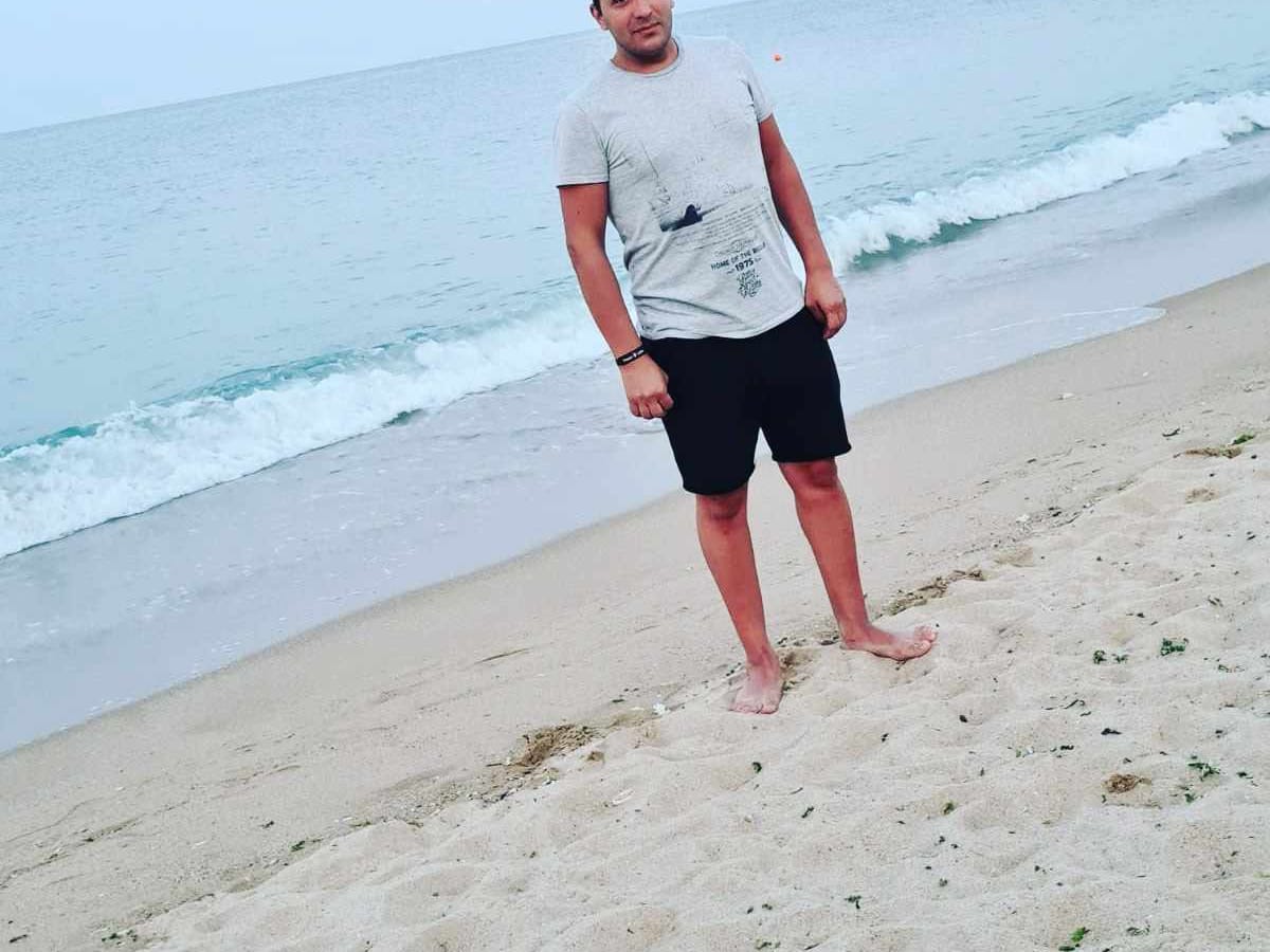 Bucuresti - Escorta Sexy - Dr?gu? singur caut domnii poten?i funciari discre?i care vor o experien?? unic? s? fac dragoste sunt Domnul Andrei vb ?i pe WhatsApp am loca?ie sector 3 Teodor Pallady singur .  .  putem merge la film plec?ri etc vb la telefon sau pe WhatsApp