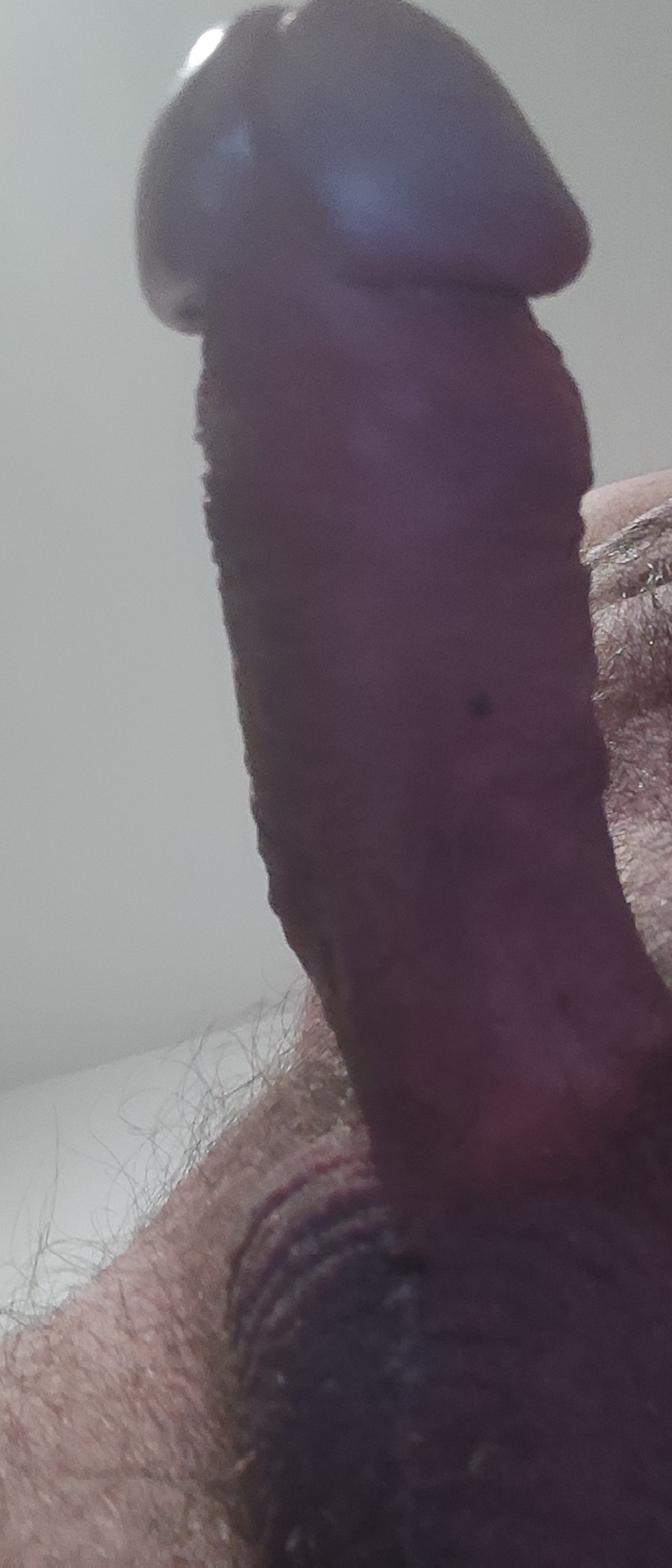 Constanta - Escorta Sexy - Sărut mâinile tuturor privitoarelor! Daca va tentează o evadare din cotidian vă satisfac fantezii la domiciliu.  Sunt un tip discret dornic de relații intime cu doamne, domnițe singure