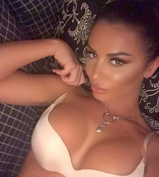Bucuresti - Escorta Sexy - Pentru un domn civilizat care isi doreste o femeie completa din toate punctele de vedere, stilata, selectiva si atenta la dorintele tale te astept si sigur vei fii placut surpins.  Raspund si la SMS pe nr 1533 (1, 5 eur/sms+tva) cand trimiti textul RAFINATA sau suni direct pe nr meu 0906-800-547 (1, 3 eur/min+tva).  Singura conditie este sa fii o persoana majora si deschisa