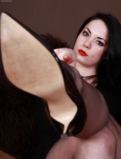 Bucuresti - Escorta Sexy - STAPANA TA sunt EU; perversa si sofisticata, dotata si impunatoare, te fac sa simti umilinta si supunerea atat cat te tine coaja, apoi vei revenii la picioarele mele sa-ti primesti pedeapsa sau rasplata.  Inca nu m-ai contactat? Sms la nr 1580 (1, 5 eur/sms) cu textul STAPANA MEA sau suna-ma direct pe nr 0906-800- 843 (1, 9 eur/min), doar daca esti adult.  Tarif fara tva! Ptr doritorii de senzatii inedite. 