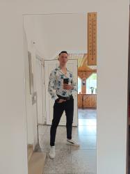 Bucuresti - Escorta Sexy - Bună mă numesc George am 23 de ani și sunt un tip liniștit și sincer  și mi-ar placea să cunosc o tipă drăguță cuminte care să îsi dorească o relație serioasă  bazată pe resepct și încredere și cuminte