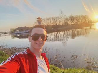 Bucuresti - Escorta Sexy - Bună mă numesc George am 23 de ani și sunt un tip liniștit și sincer  și mi-ar placea să cunosc o tipă drăguță cuminte care să îsi dorească o relație serioasă  bazată pe resepct și încredere și cuminte
