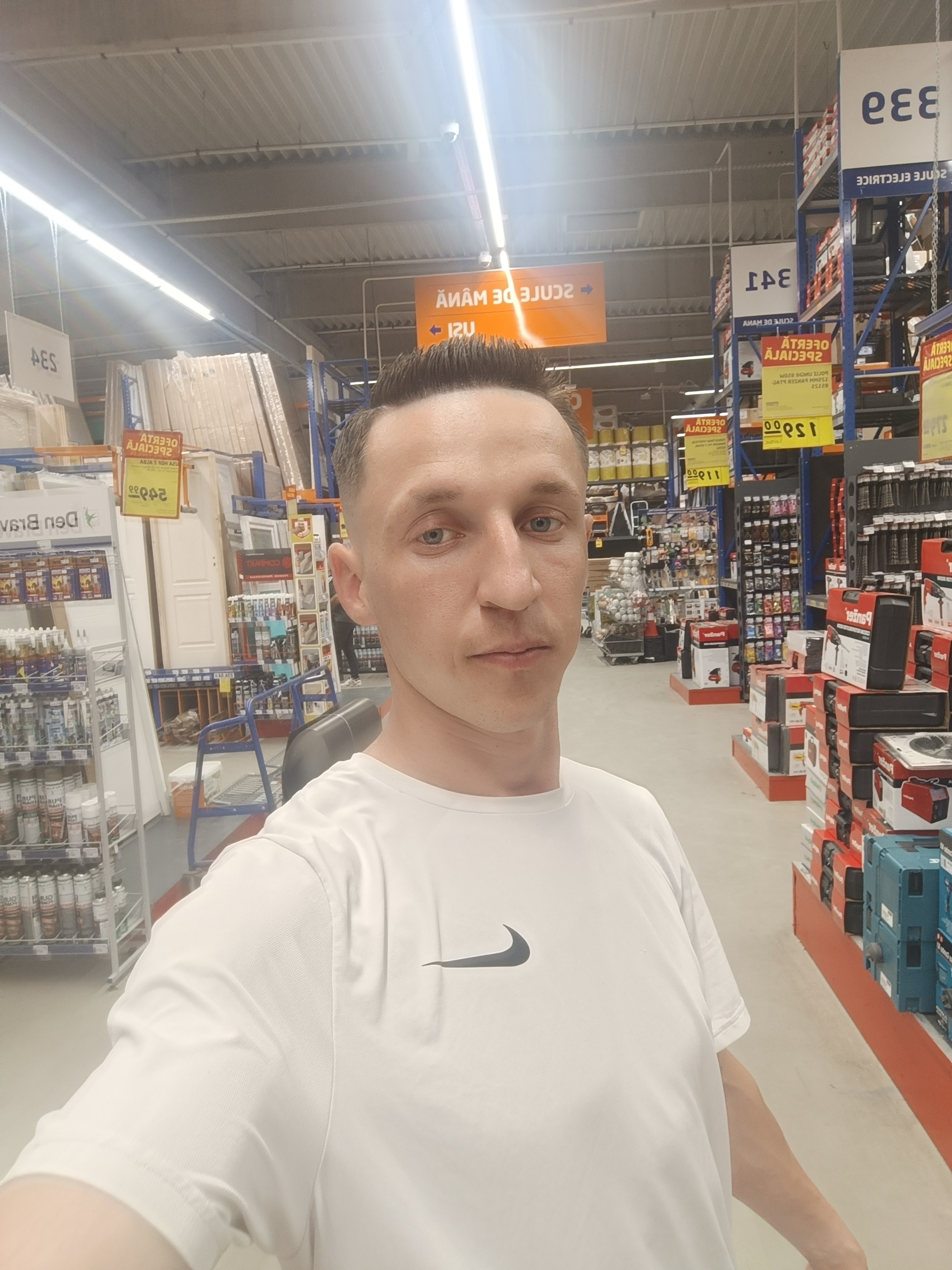 Escorta Sex - Bună mă numesc George am 23 de ani și sunt un tip liniștit și sincer  și mi-ar placea să cunosc o tipă drăguță cuminte care să îsi dorească o relație serioasă  bazată pe resepct și încredere și cuminte - Telefon: 0728001415 